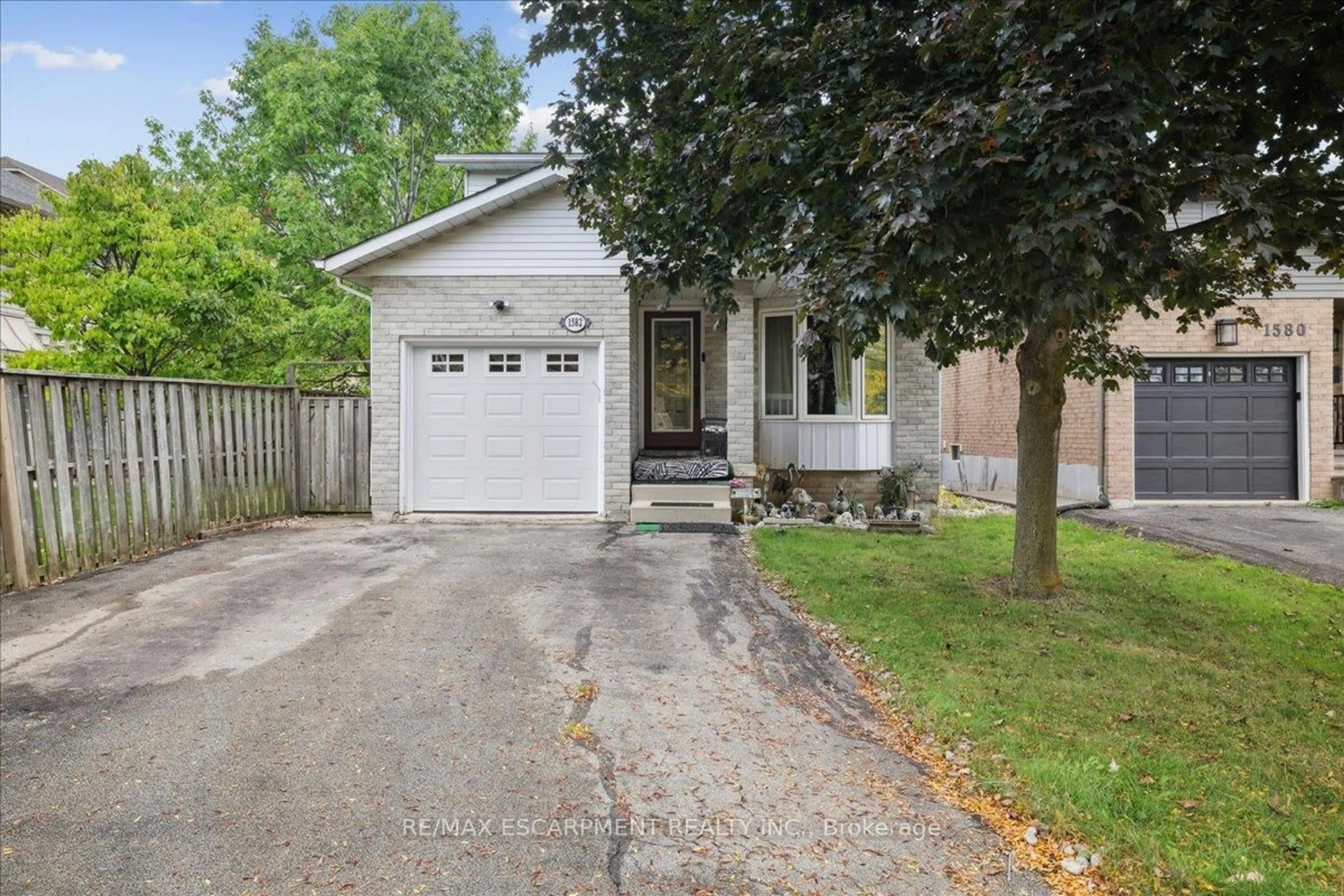 Unknown for 1582 Riley Ave, Burlington Ontario L7M 3T6