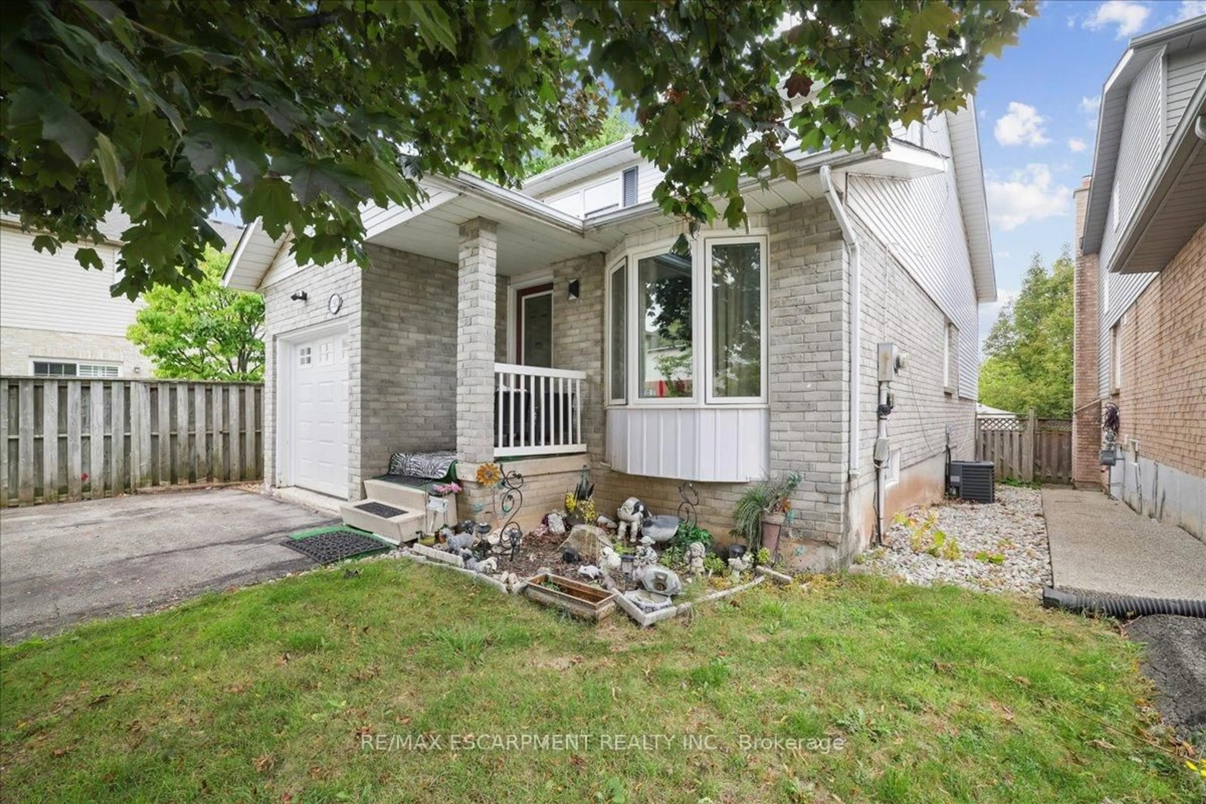 Home with brick exterior material, street for 1582 Riley Ave, Burlington Ontario L7M 3T6