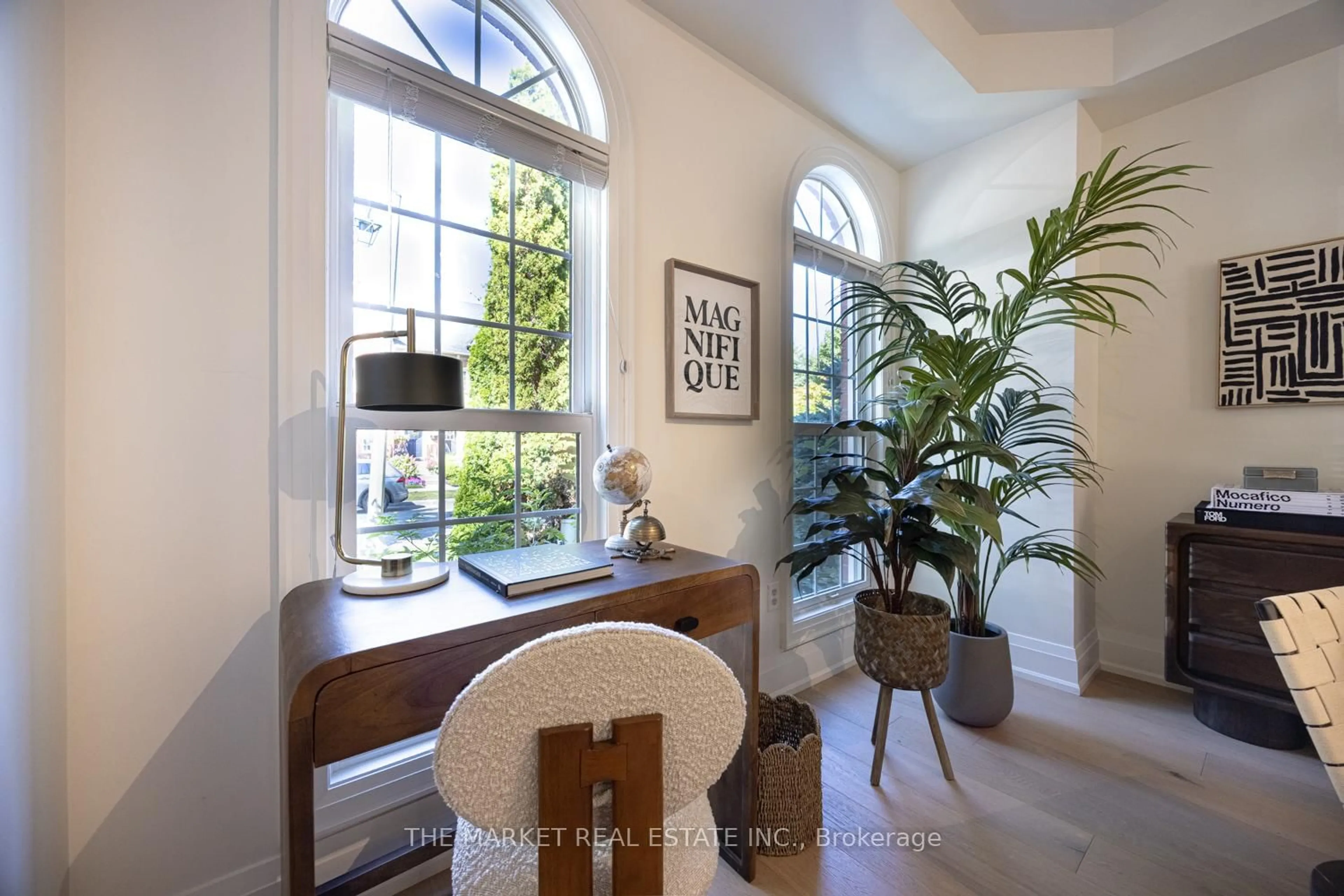 Indoor entryway for 204 Gatwick Dr, Oakville Ontario L6H 6M9