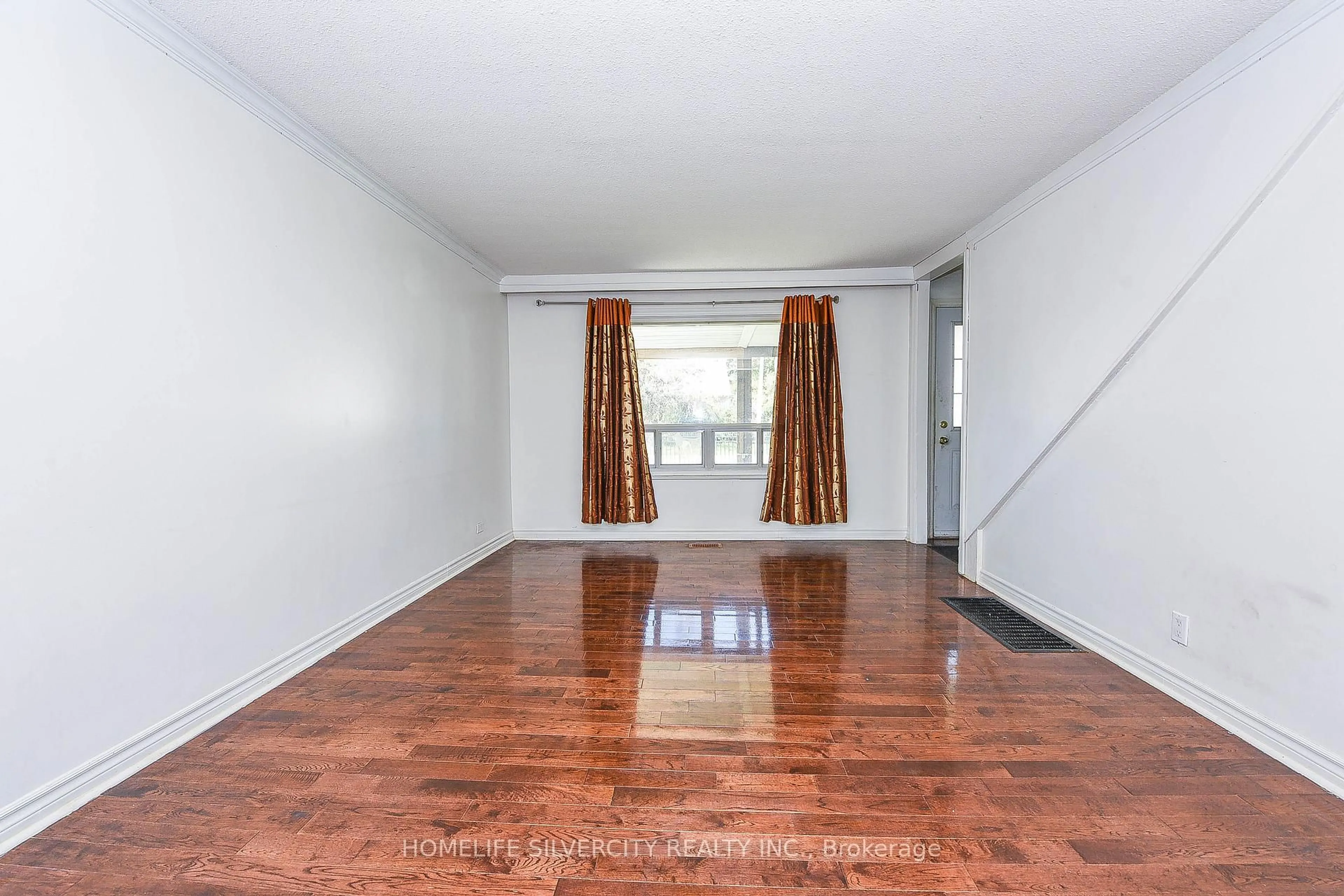 A pic of a room for 3076 Churchill Ave, Mississauga Ontario L4T 1R3