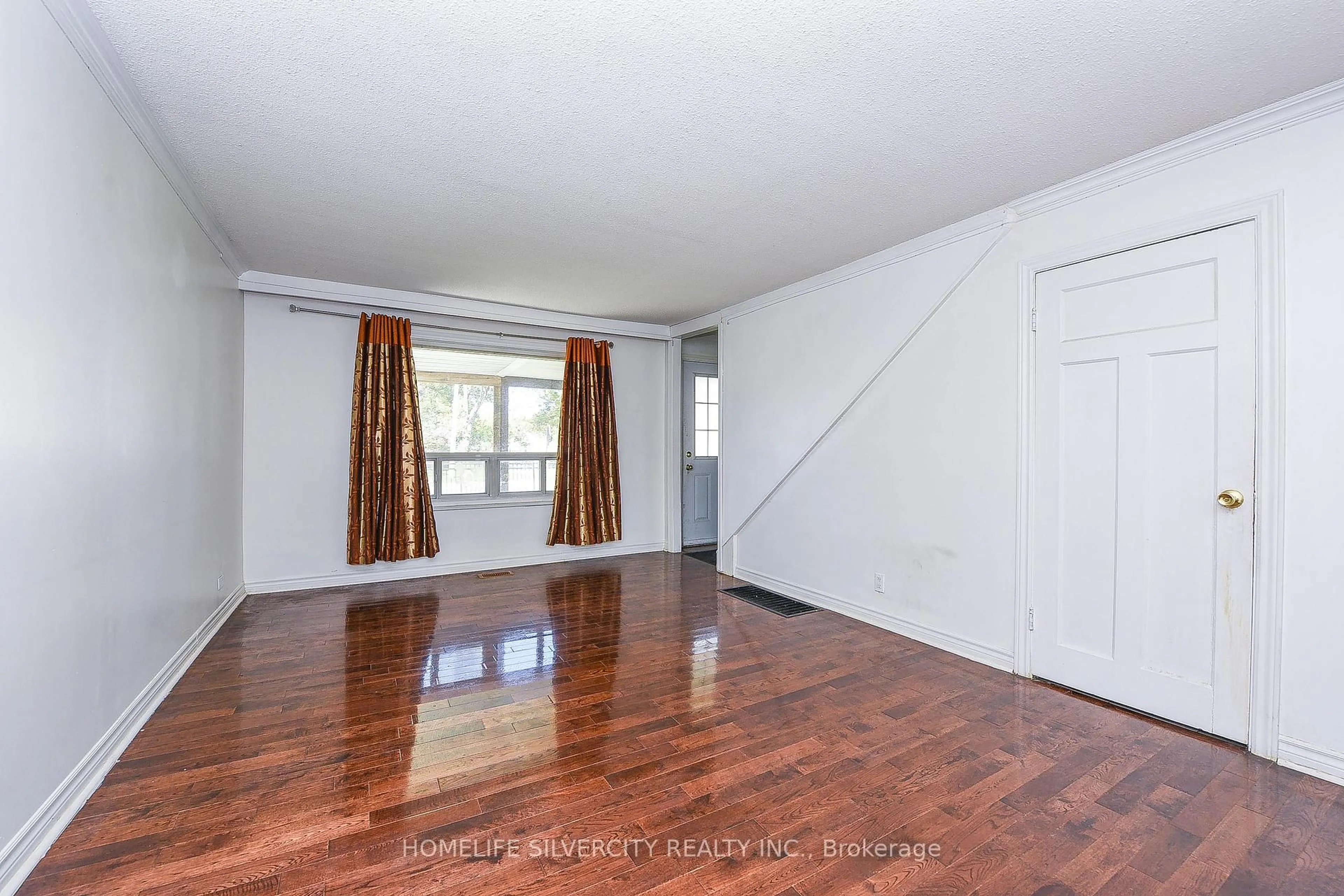 A pic of a room for 3076 Churchill Ave, Mississauga Ontario L4T 1R3