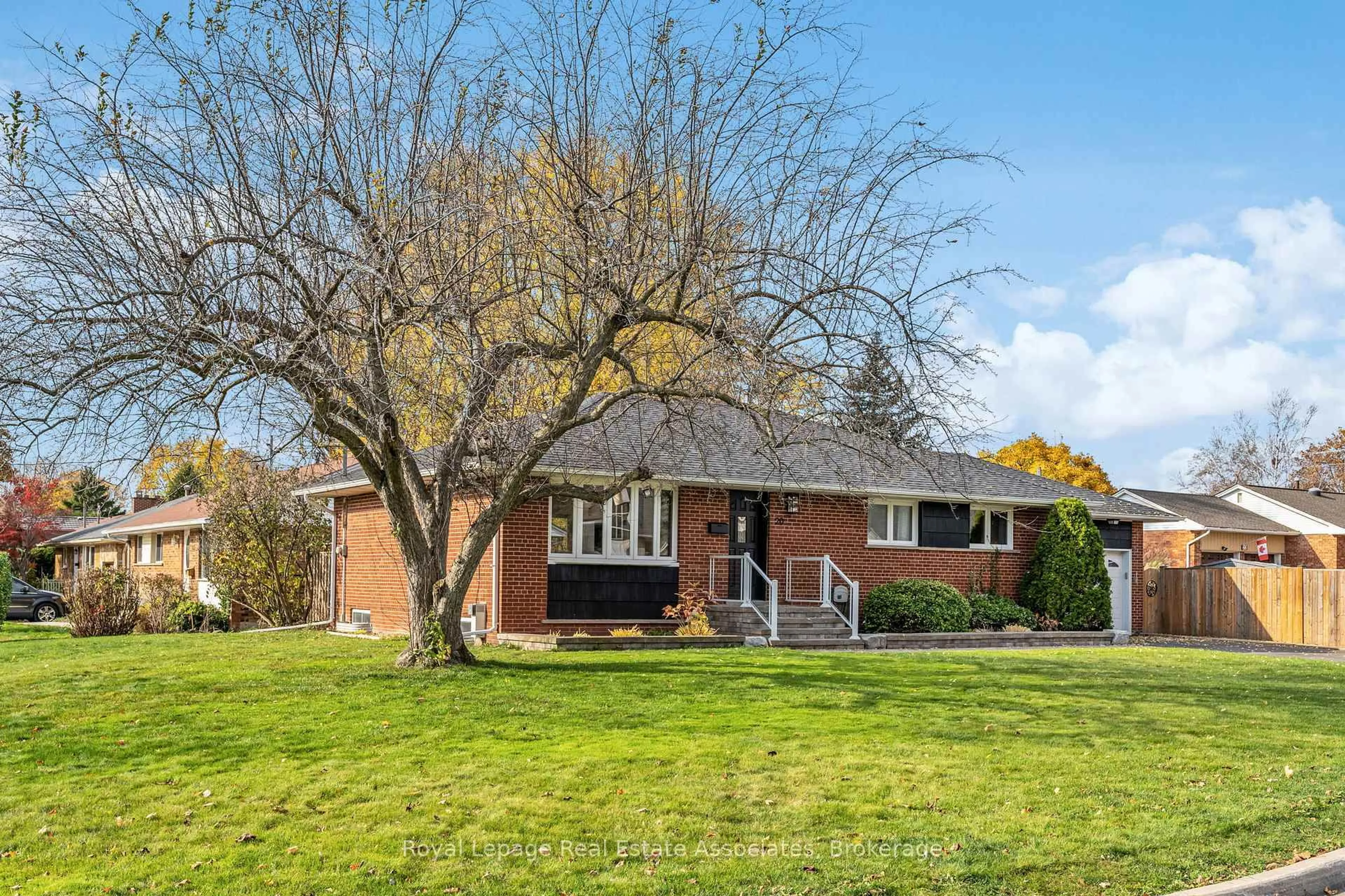 Home with brick exterior material, street for 20 Suburban Dr, Mississauga Ontario L5N 1G5