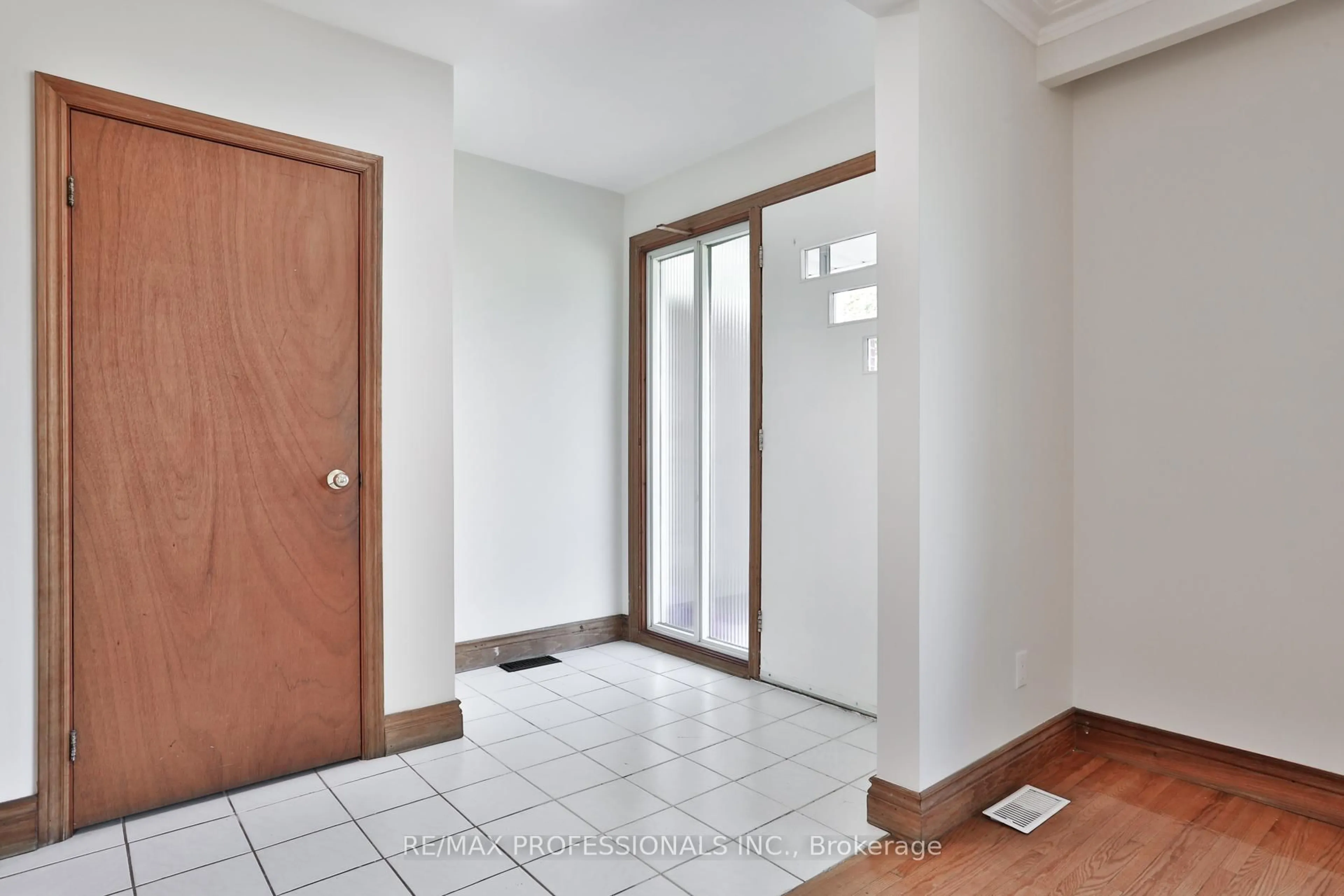 Indoor entryway for 91 Jeffcoat Dr, Toronto Ontario M9W 3B9