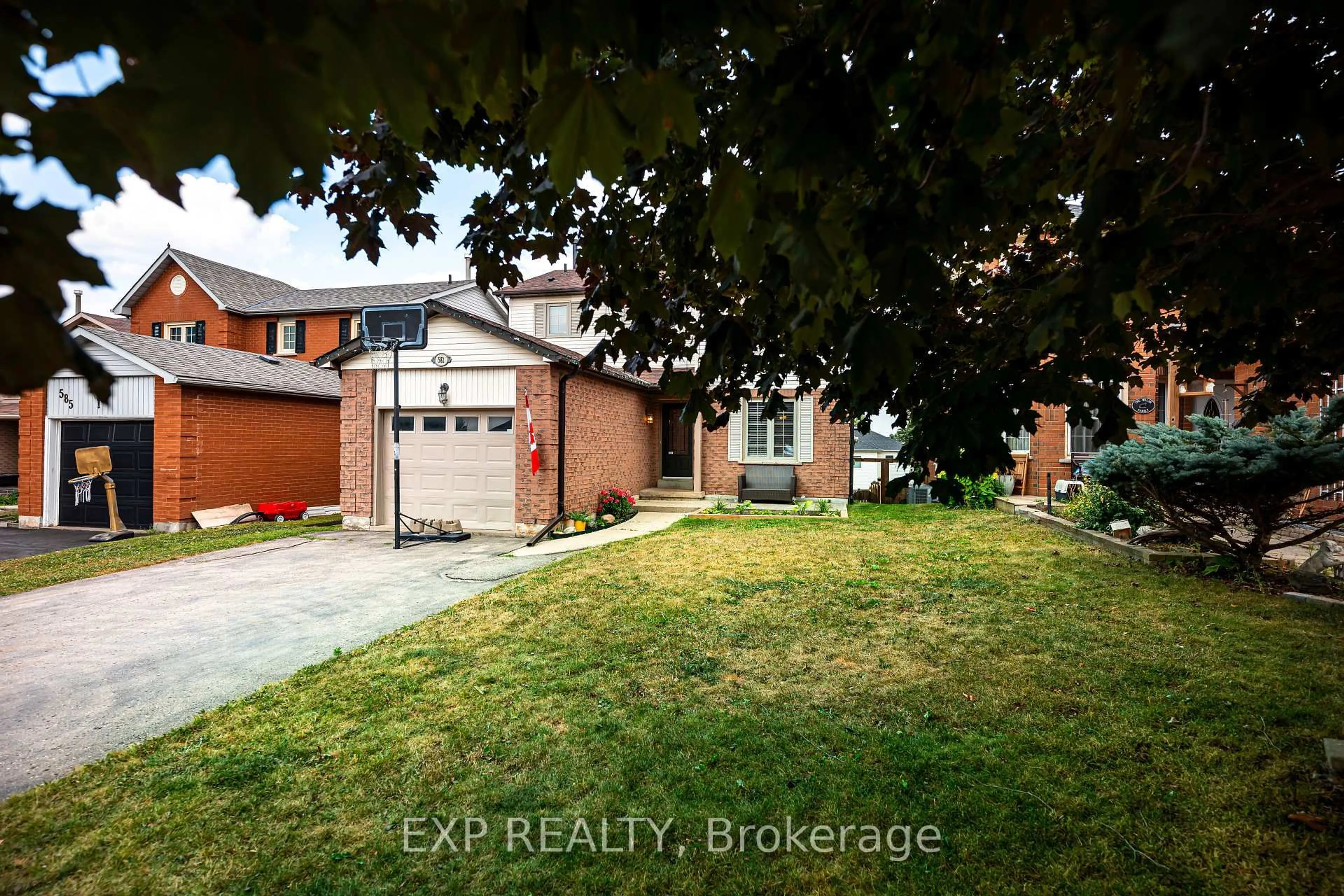 A pic from outside/outdoor area/front of a property/back of a property/a pic from drone, street for 581 College Ave, Orangeville Ontario L9W 4S5