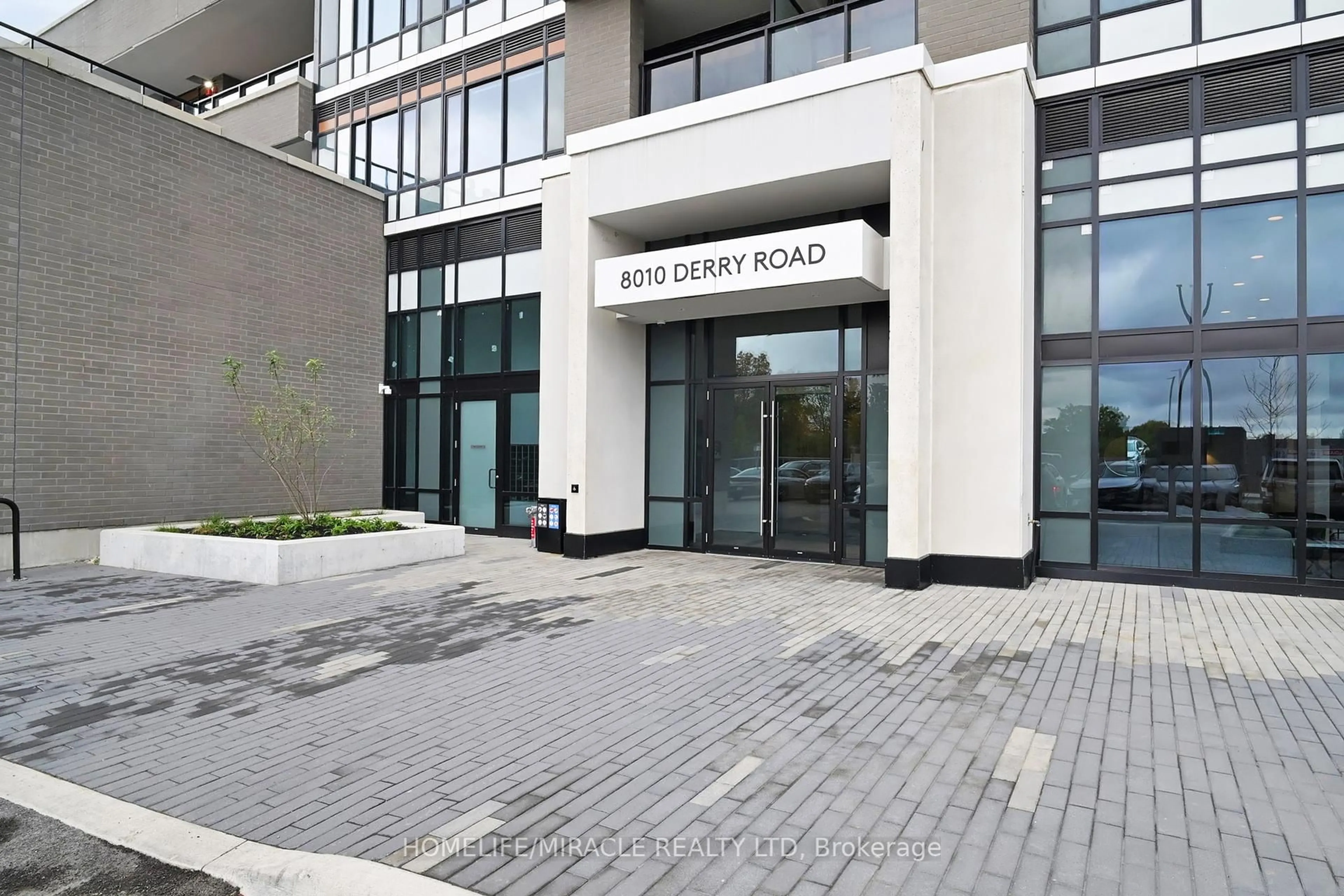 Indoor foyer for 8010 Derry Rd #604, Milton Ontario L9T 9N3