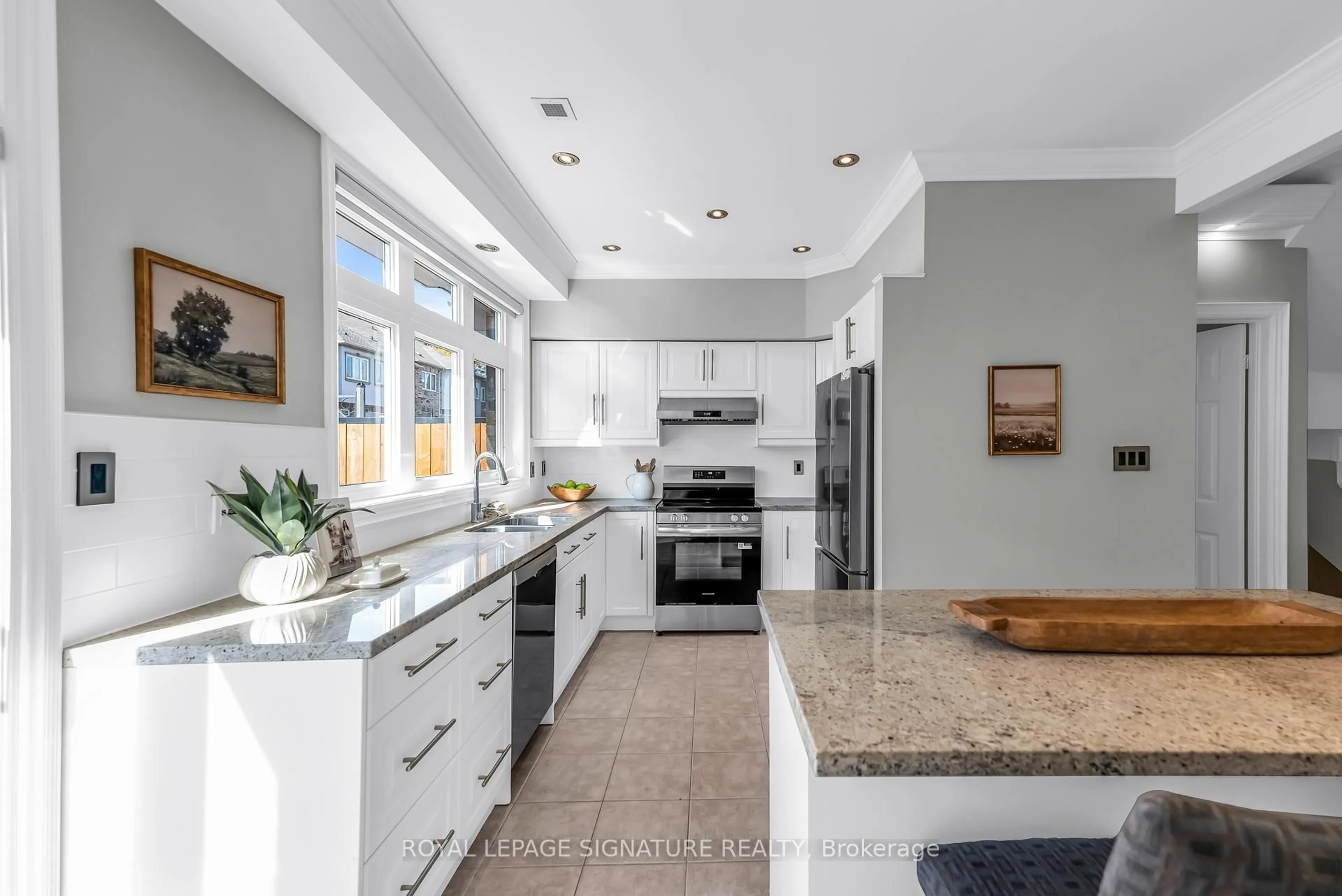 Open concept kitchen, ceramic/tile floor for 7 Chimes Lane, Toronto Ontario M8Y 1G4