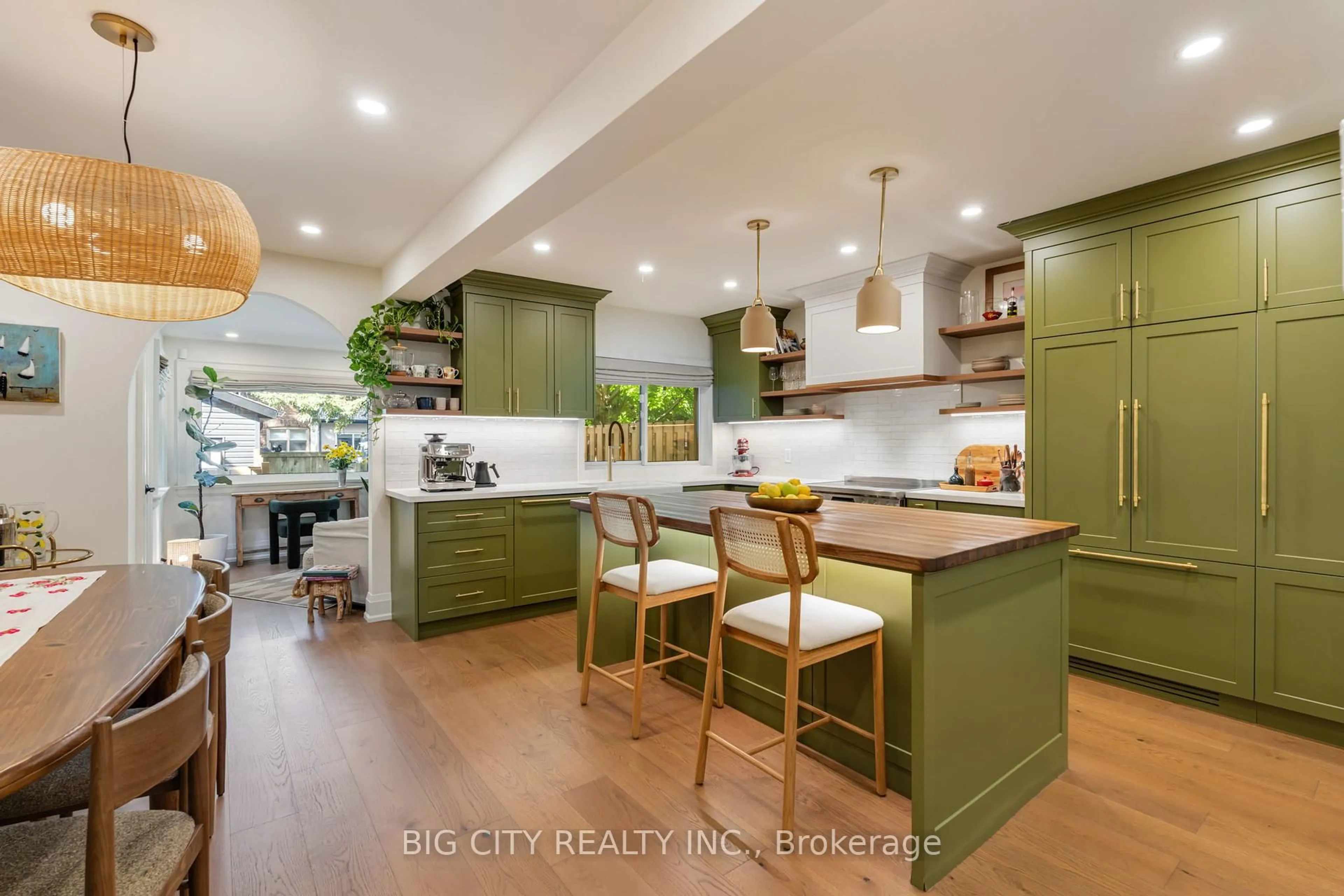 Open concept kitchen, unknown for 28 Humberview Rd, Toronto Ontario M6S 1W6