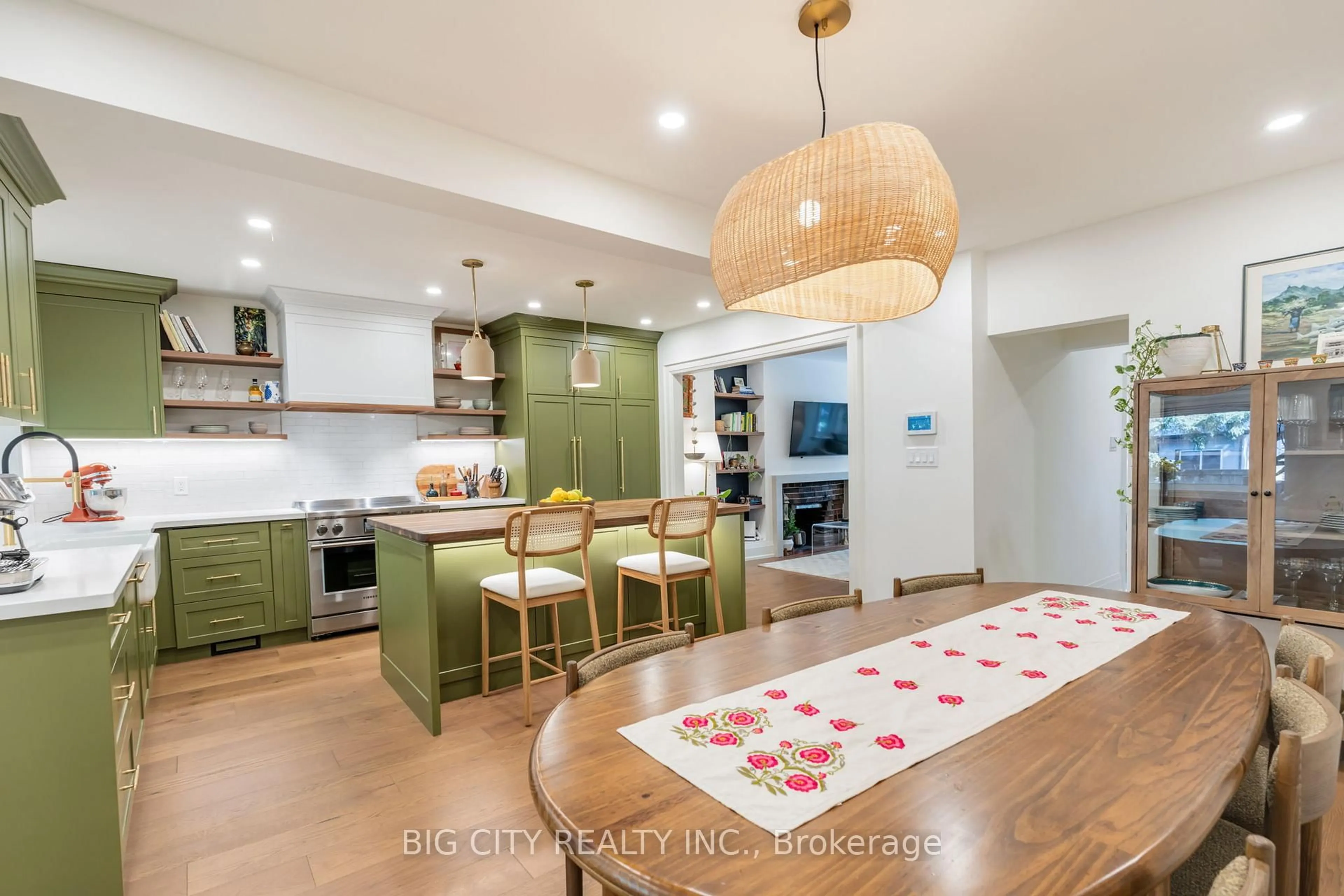 Open concept kitchen, unknown for 28 Humberview Rd, Toronto Ontario M6S 1W6