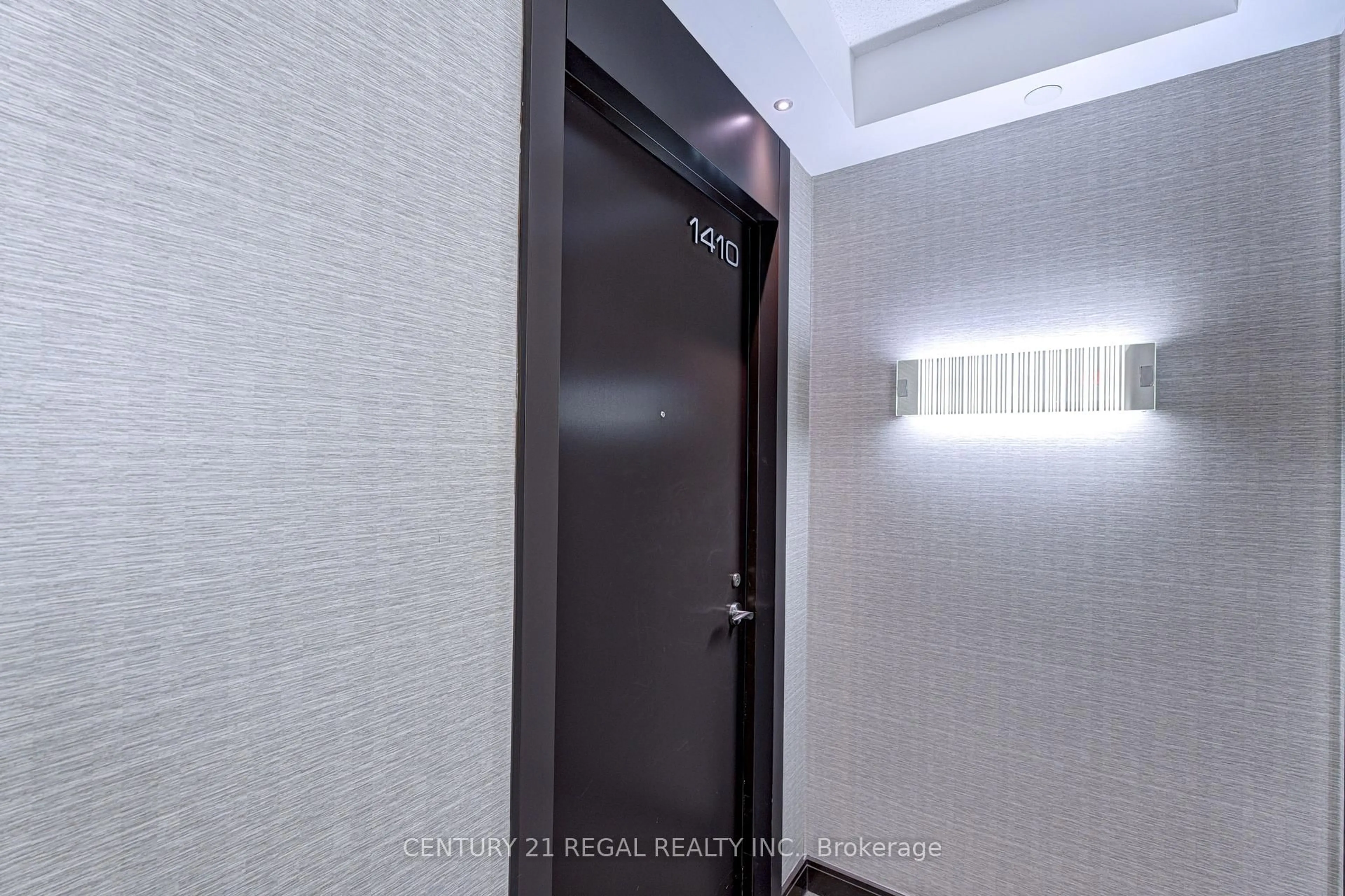 Indoor foyer for 9 Valhalla Inn Rd #1410, Toronto Ontario M9B 0B2