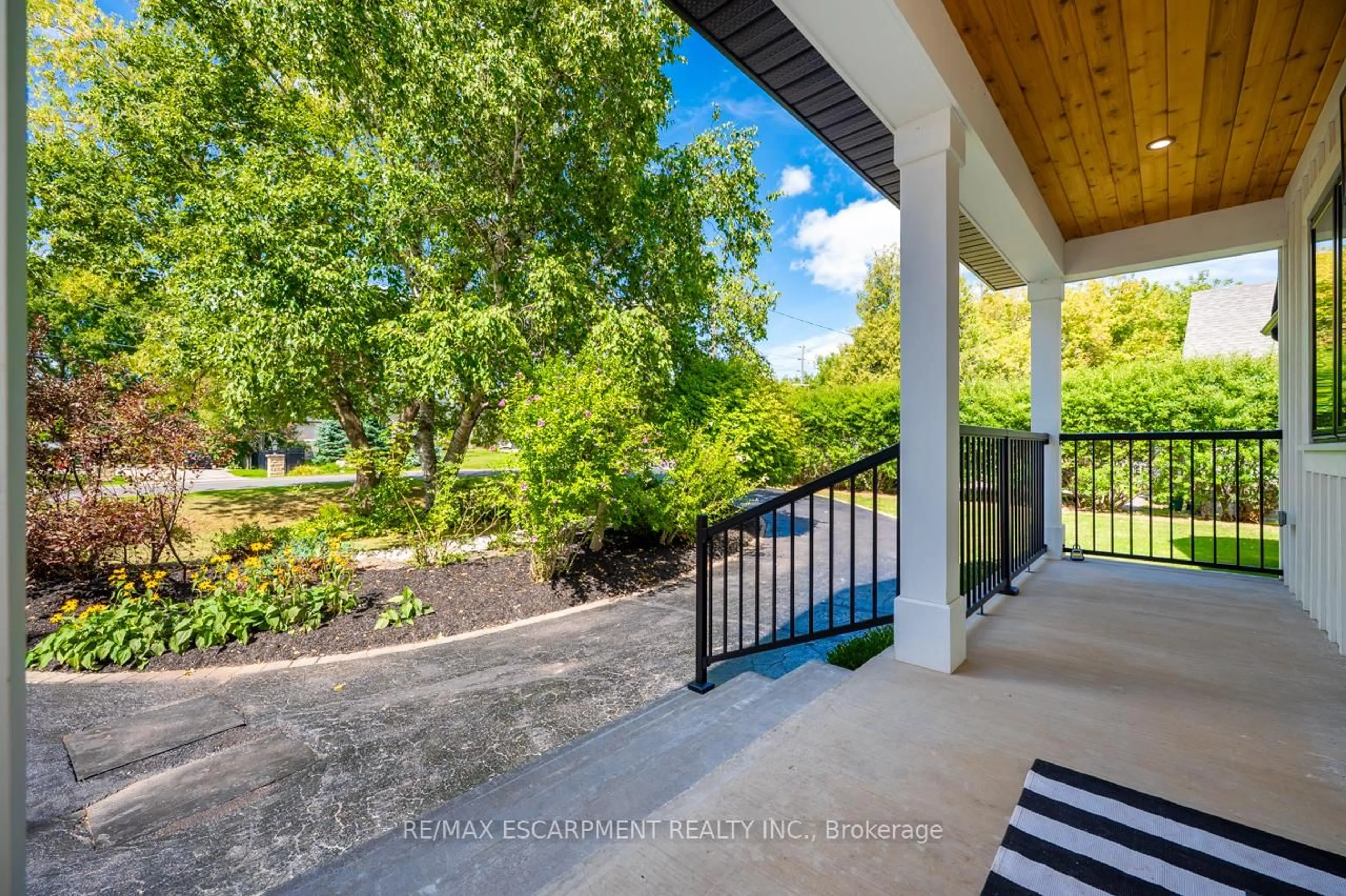 Patio, water/lake/river/ocean view for 2560 2 Sdrd, Burlington Ontario L7M 0T1