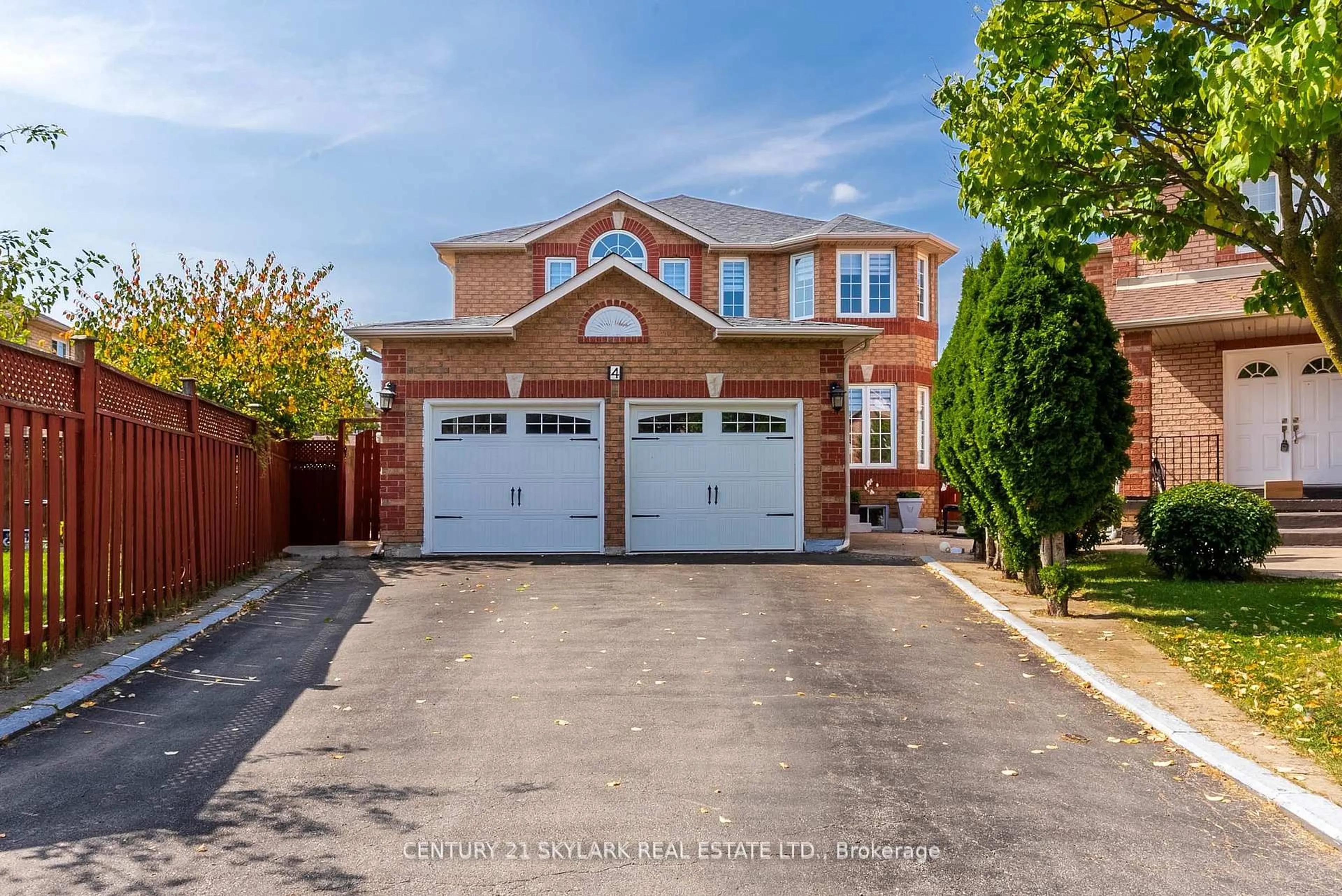 Home with brick exterior material, street for 4 Moonstone Crt, Brampton Ontario L6Y 4Z8