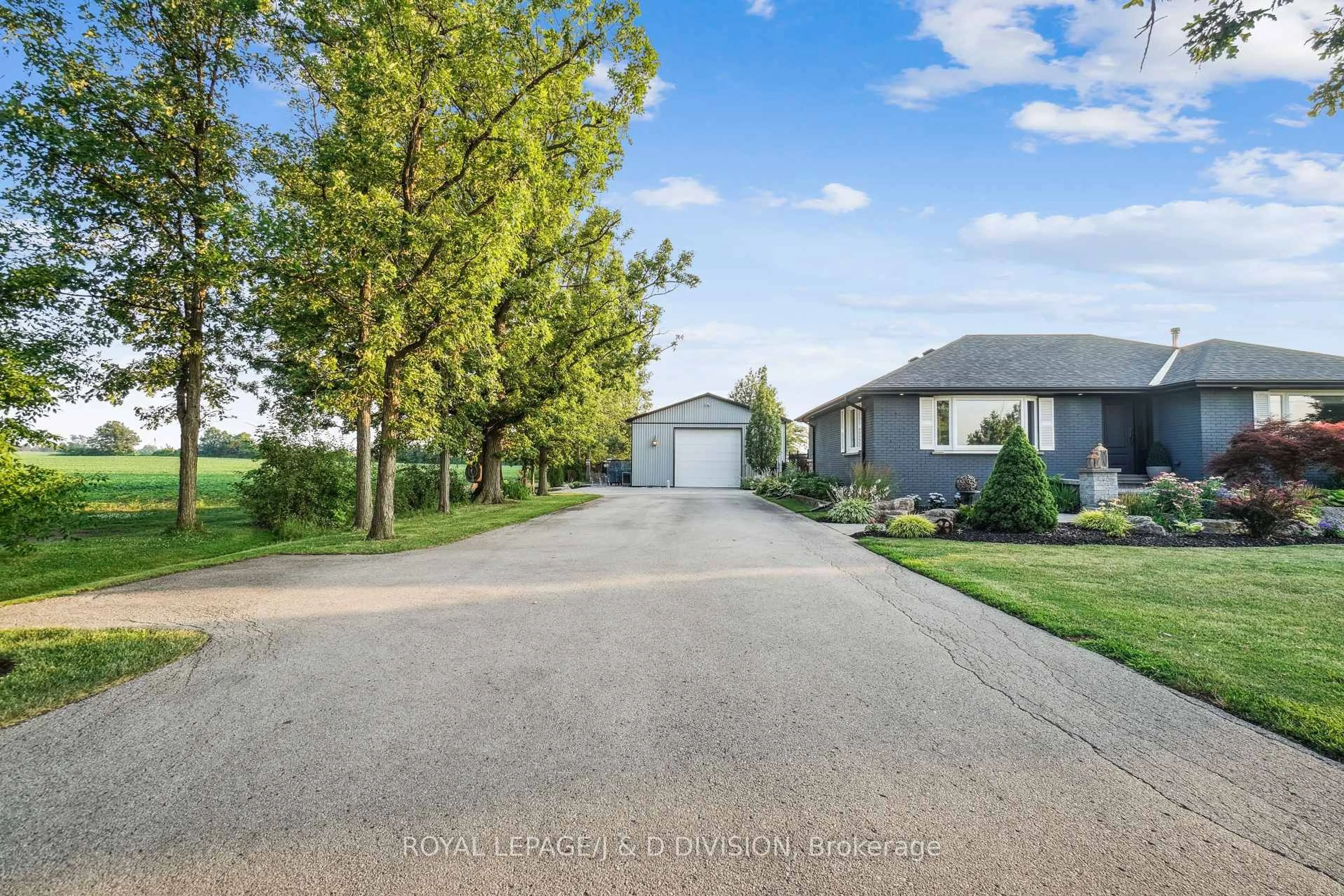 A pic from outside/outdoor area/front of a property/back of a property/a pic from drone, street for 4402 Tremaine Rd, Milton Ontario L9T 2Y1