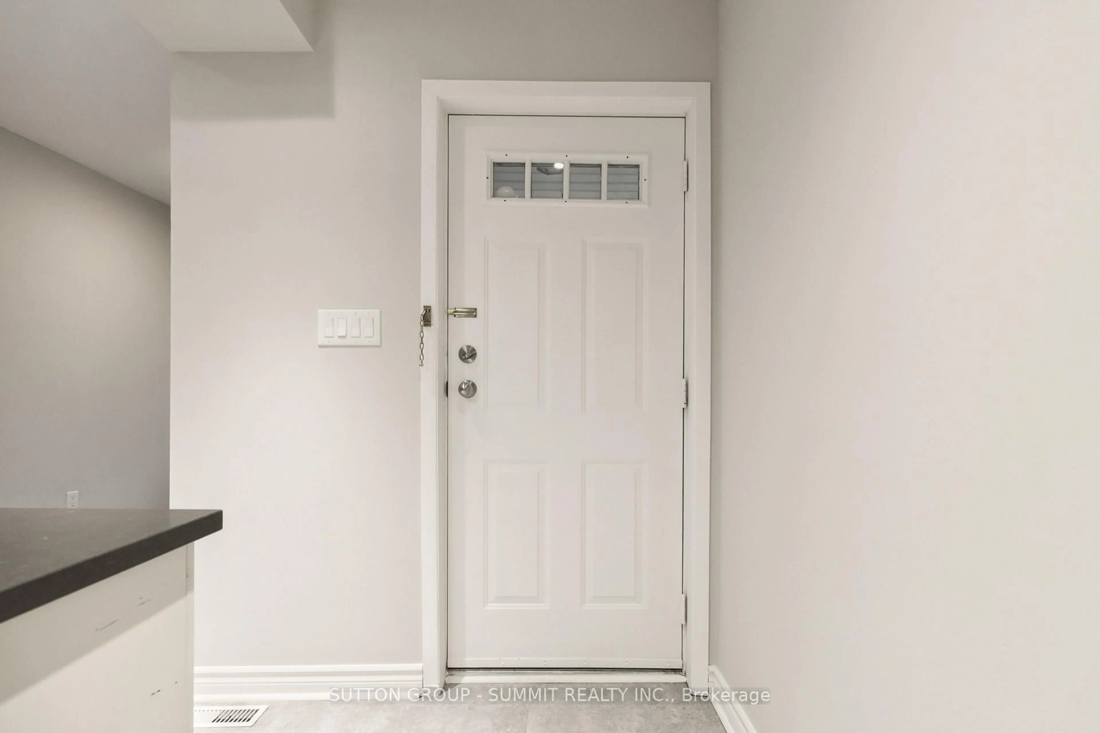 Indoor entryway for 2155 South Millway #46, Mississauga Ontario L5L 3S1
