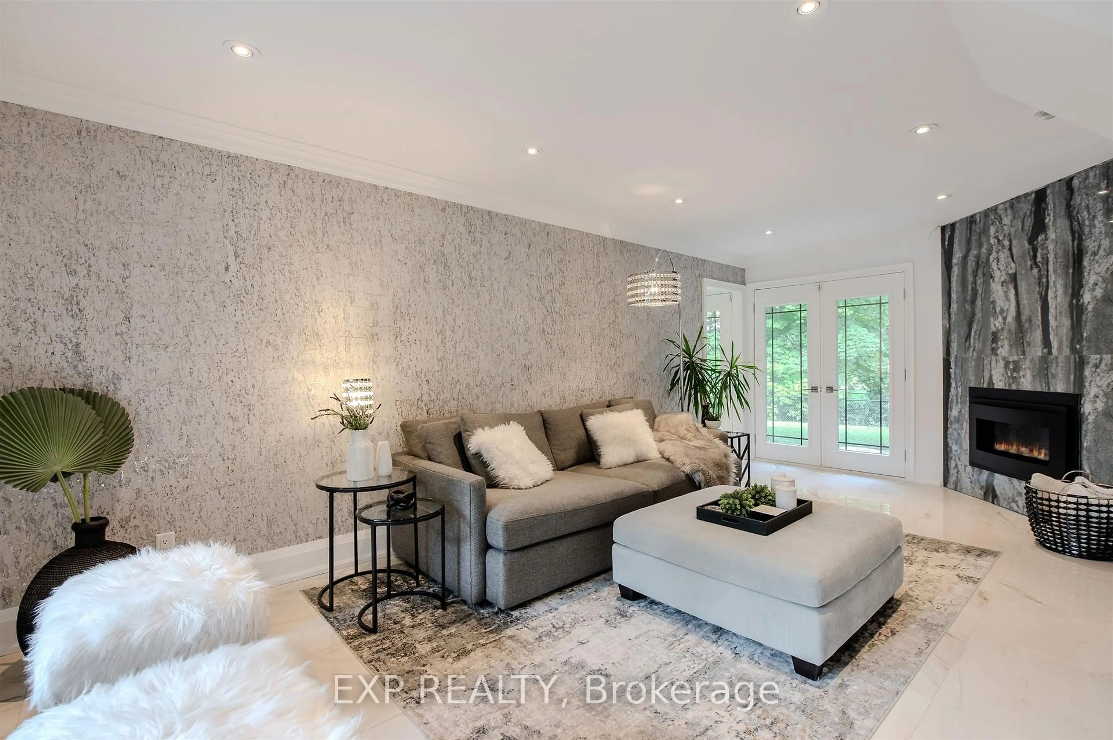 Living room with furniture, unknown for 467 Caesar Ave, Oakville Ontario L6J 3Z1