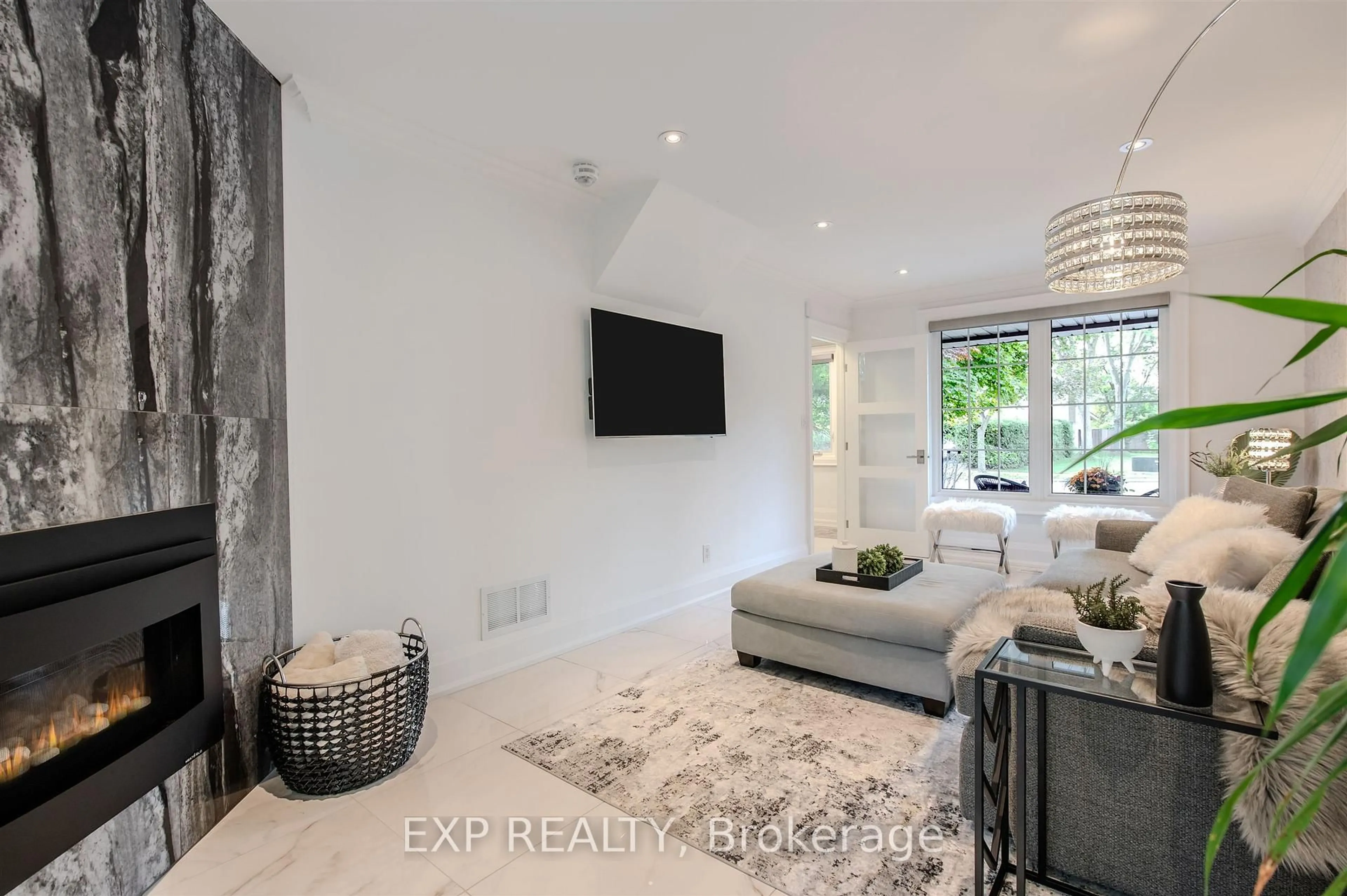 Home theater for 467 Caesar Ave, Oakville Ontario L6J 3Z1
