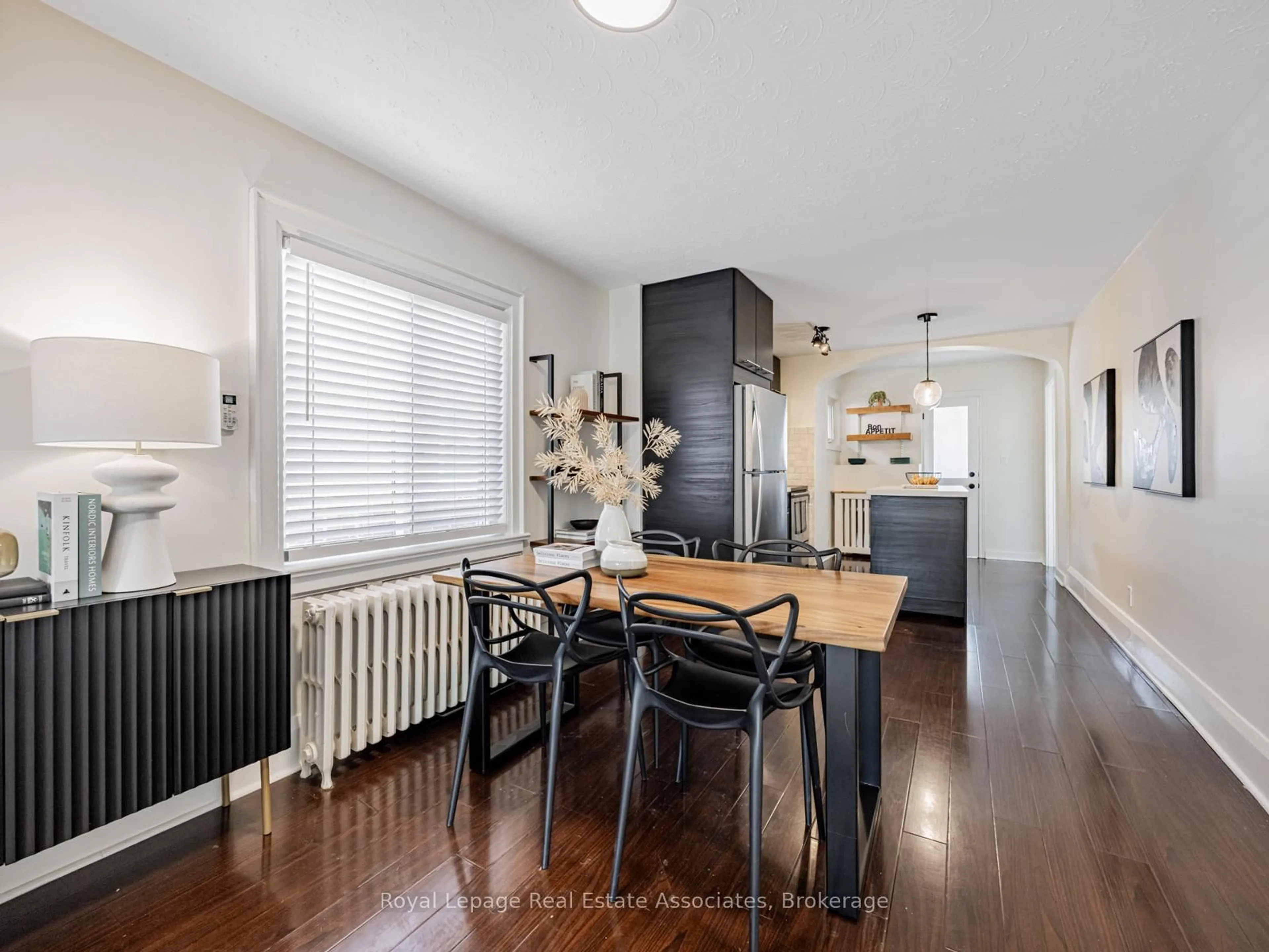 Open concept kitchen, wood/laminate floor for 5 Little Blvd, Toronto Ontario M6E 4N1