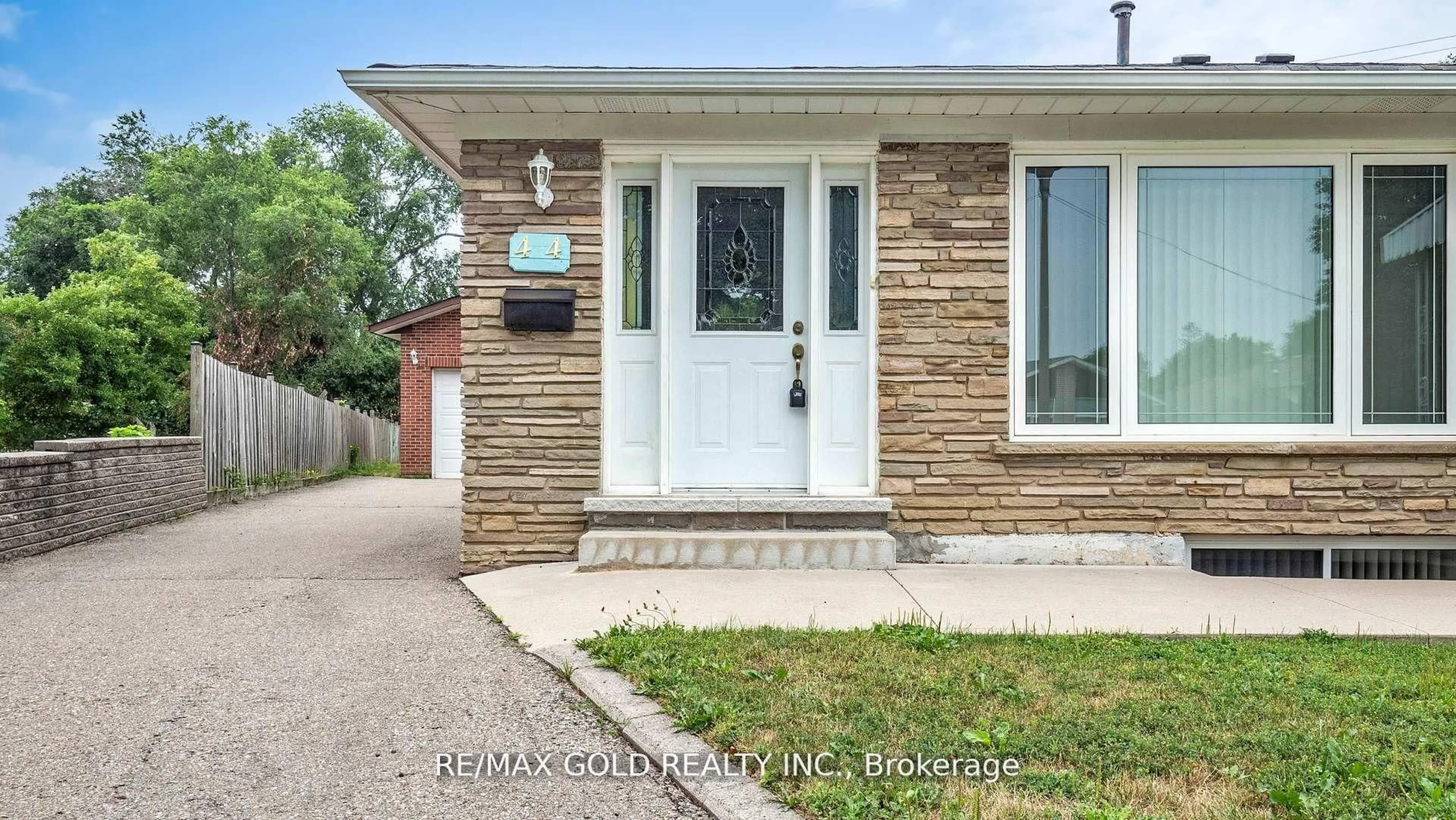 Home with brick exterior material, street for 44 Chatsworth Dr, Brampton Ontario L6X 2L9