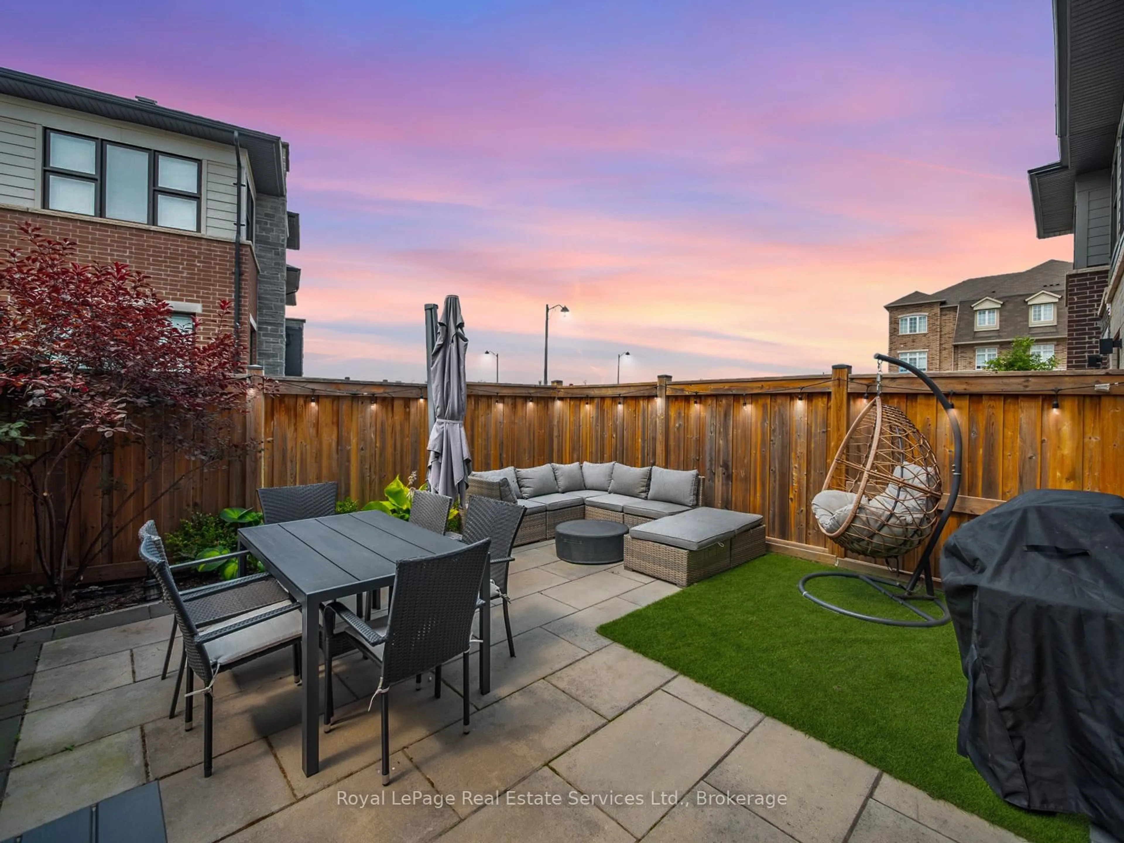 Patio, street for 431 Athabasca Common, Oakville Ontario L6H 0R5