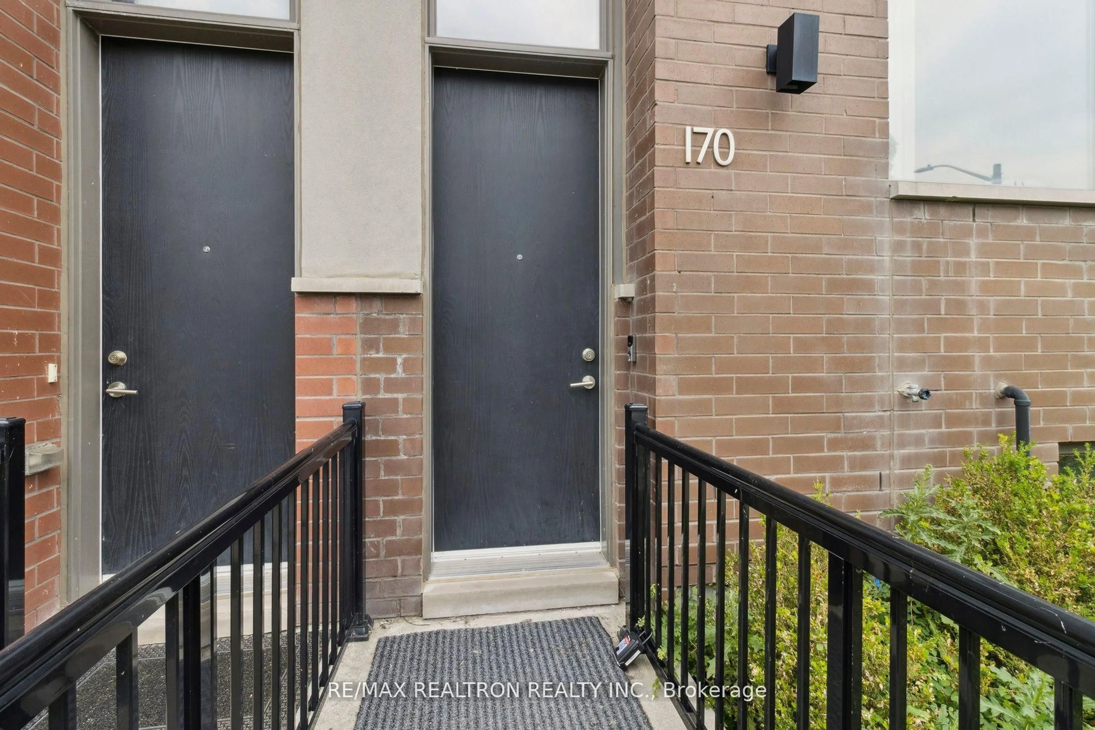 Indoor entryway for 170 Frederick Tisdale Dr, Toronto Ontario M3K 0A6