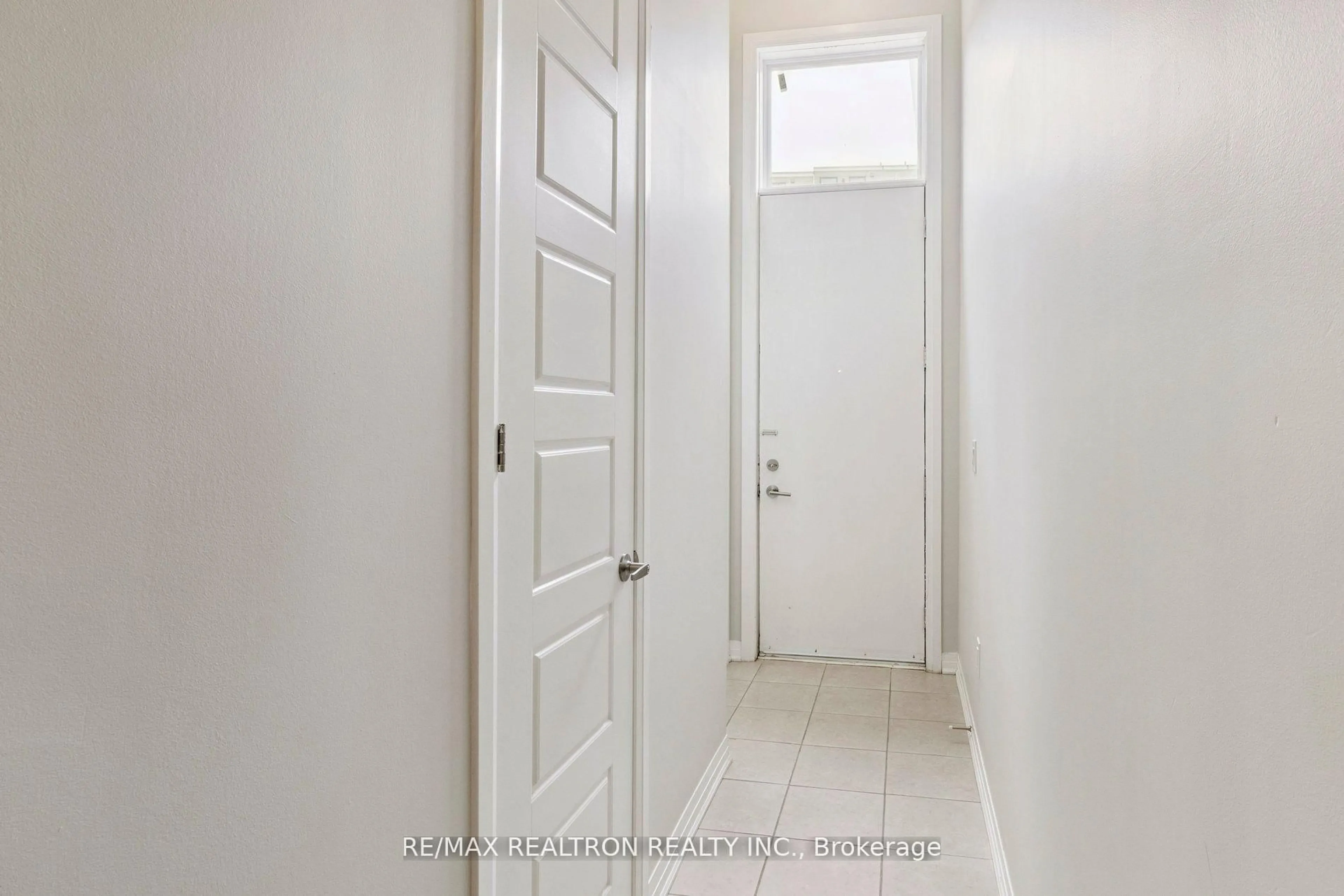 Indoor entryway for 170 Frederick Tisdale Dr, Toronto Ontario M3K 0A6