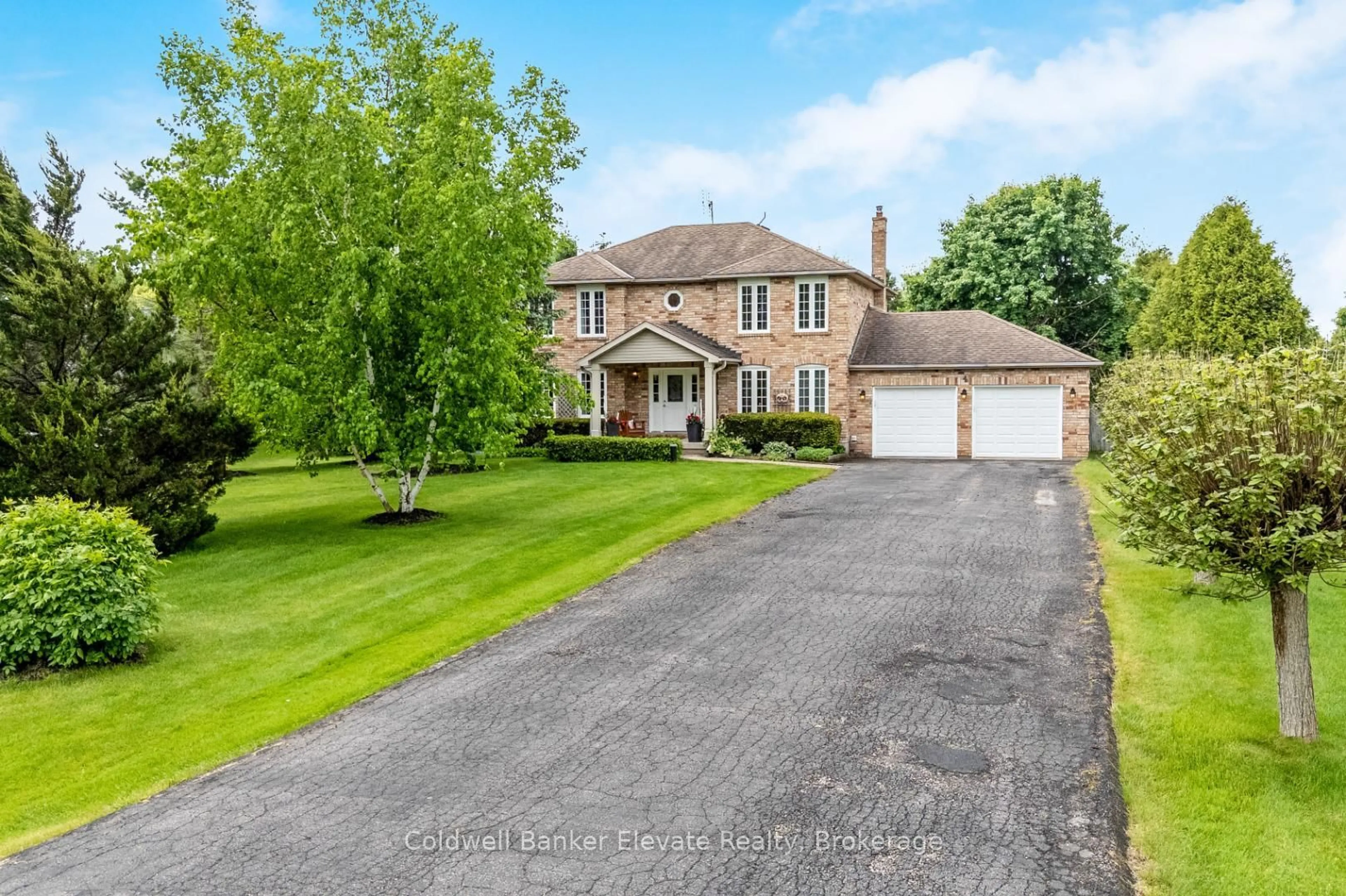 A pic from outside/outdoor area/front of a property/back of a property/a pic from drone, street for 4 Southwinds Dr, Halton Hills Ontario N0B 1H0