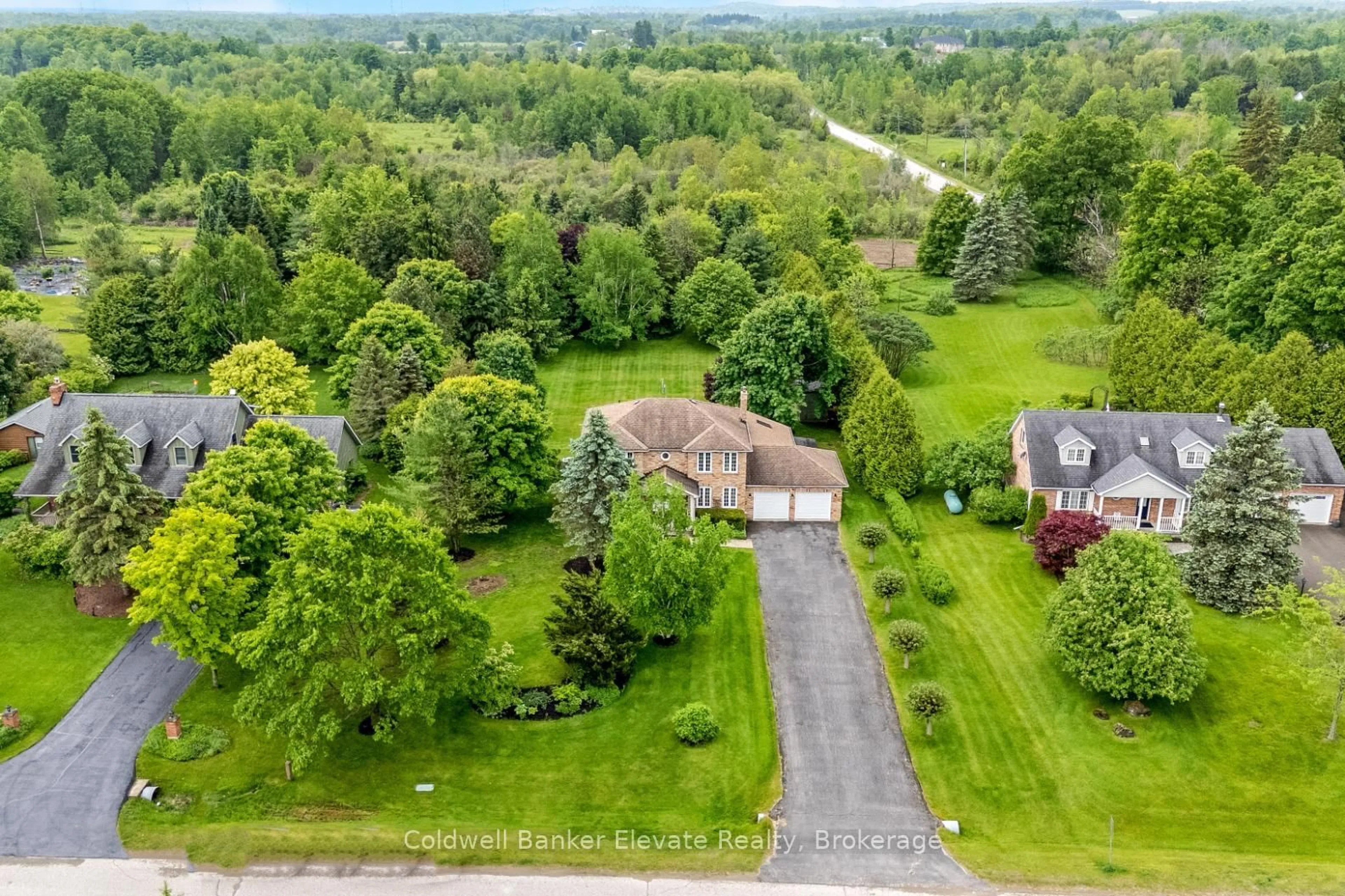 A pic from outside/outdoor area/front of a property/back of a property/a pic from drone, unknown for 4 Southwinds Dr, Halton Hills Ontario N0B 1H0