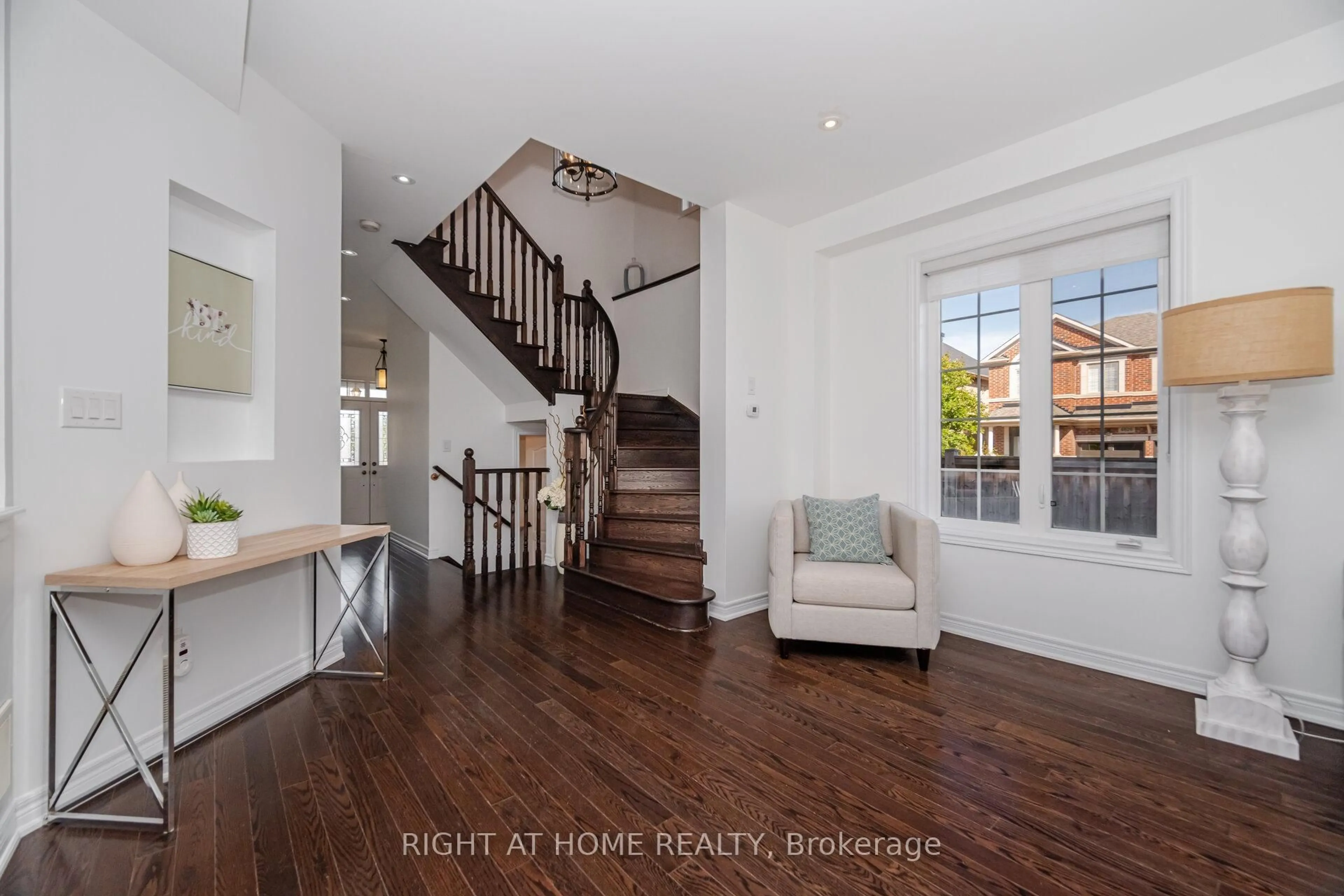 Indoor entryway for 3302 Granite Gate, Burlington Ontario L7M 0L7