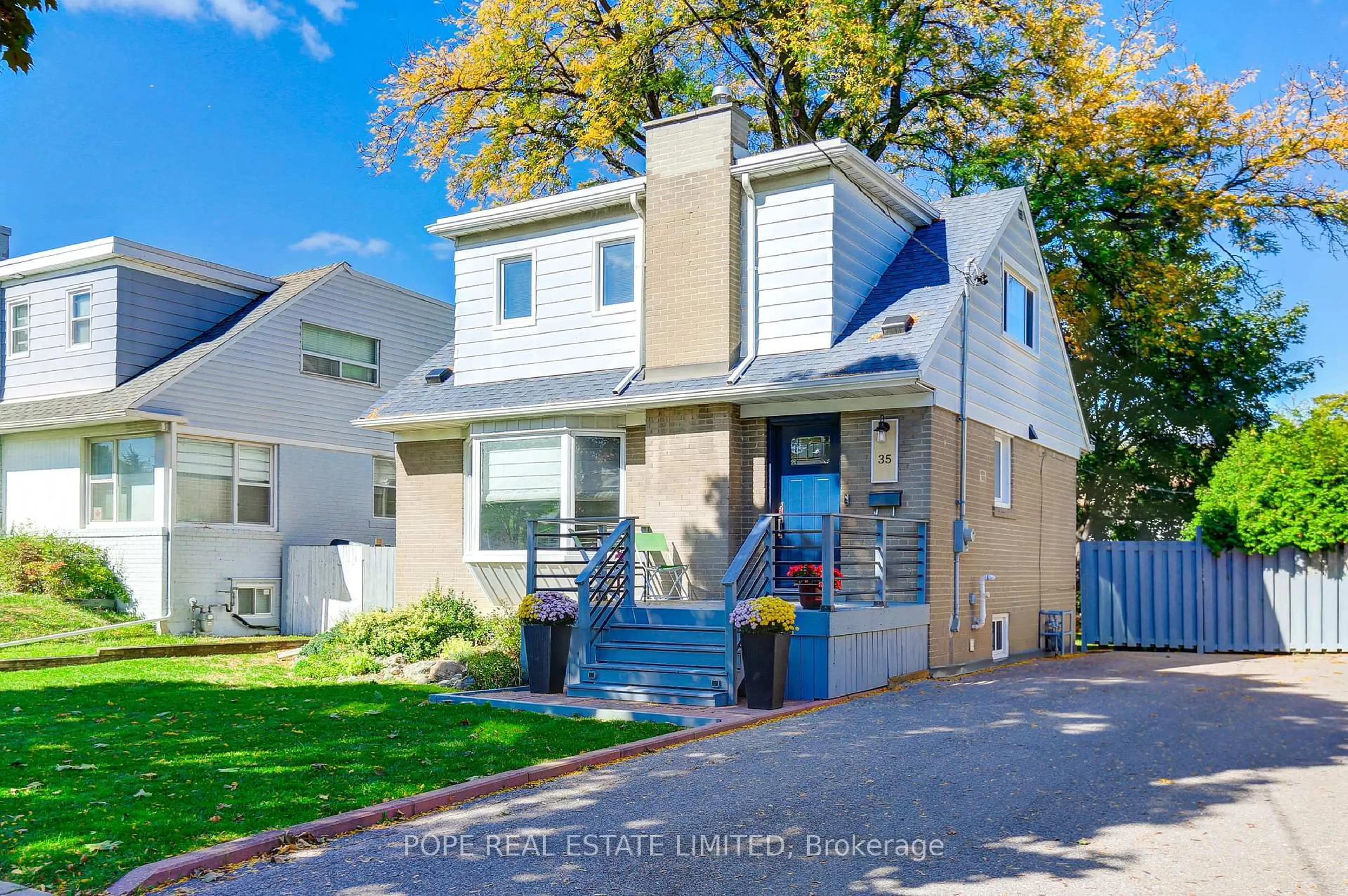 Home with vinyl exterior material, street for 35 Tofield Cres, Toronto Ontario M9W 2B8
