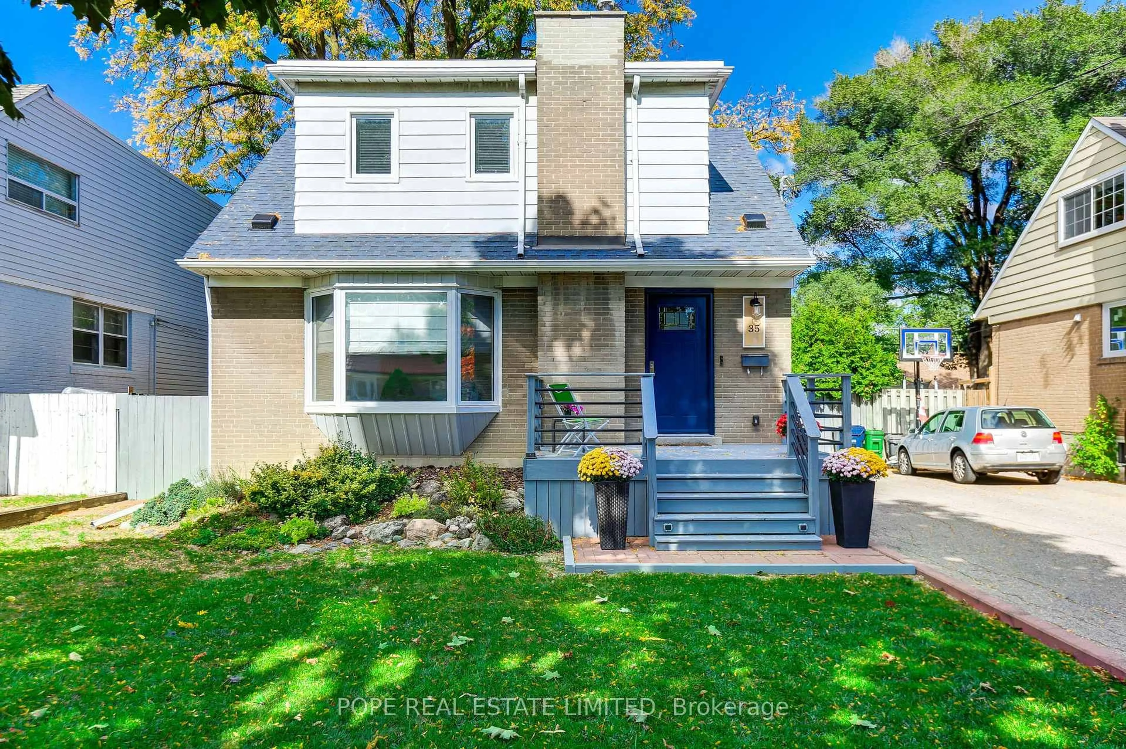 Home with vinyl exterior material, street for 35 Tofield Cres, Toronto Ontario M9W 2B8