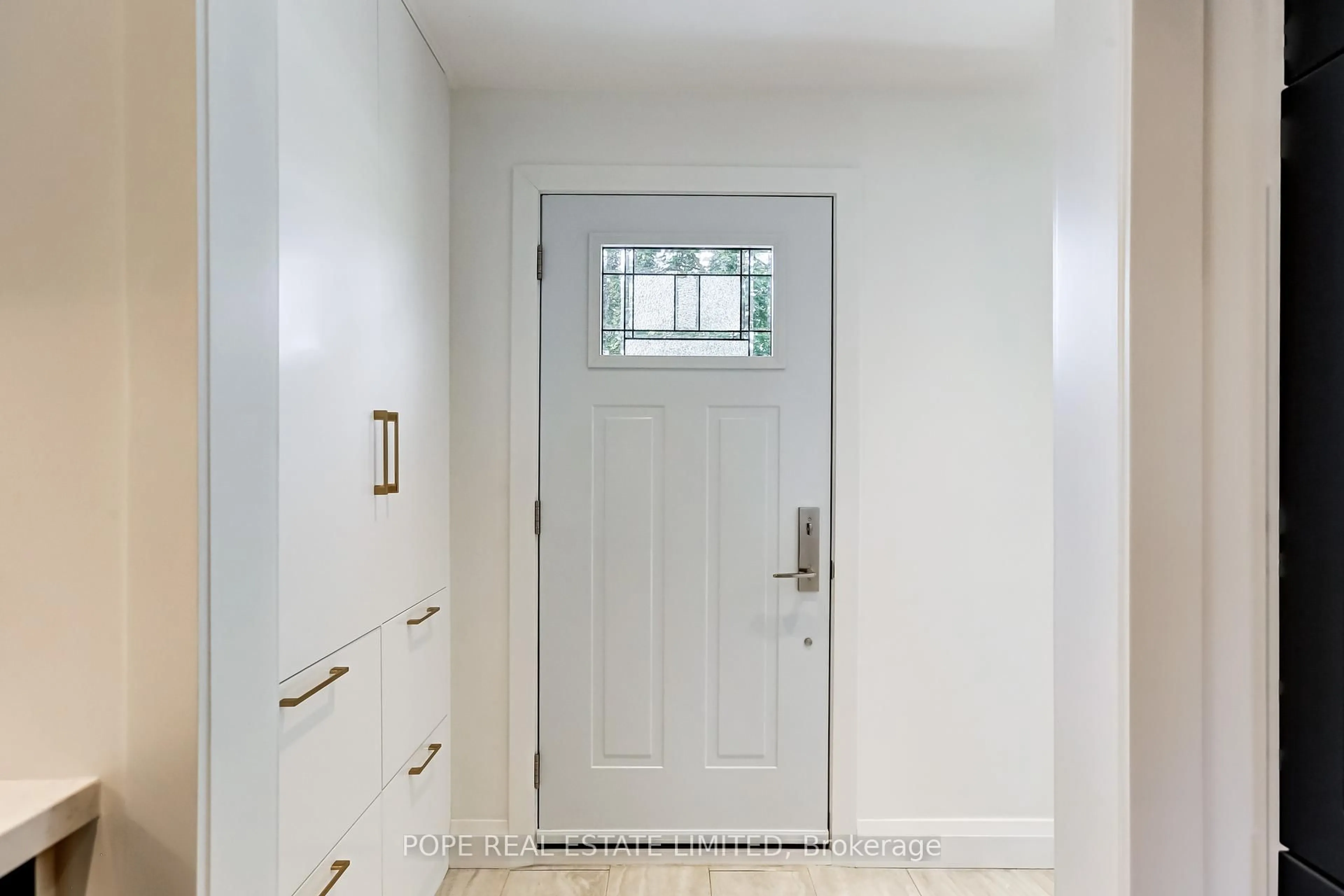 Indoor entryway for 35 Tofield Cres, Toronto Ontario M9W 2B8