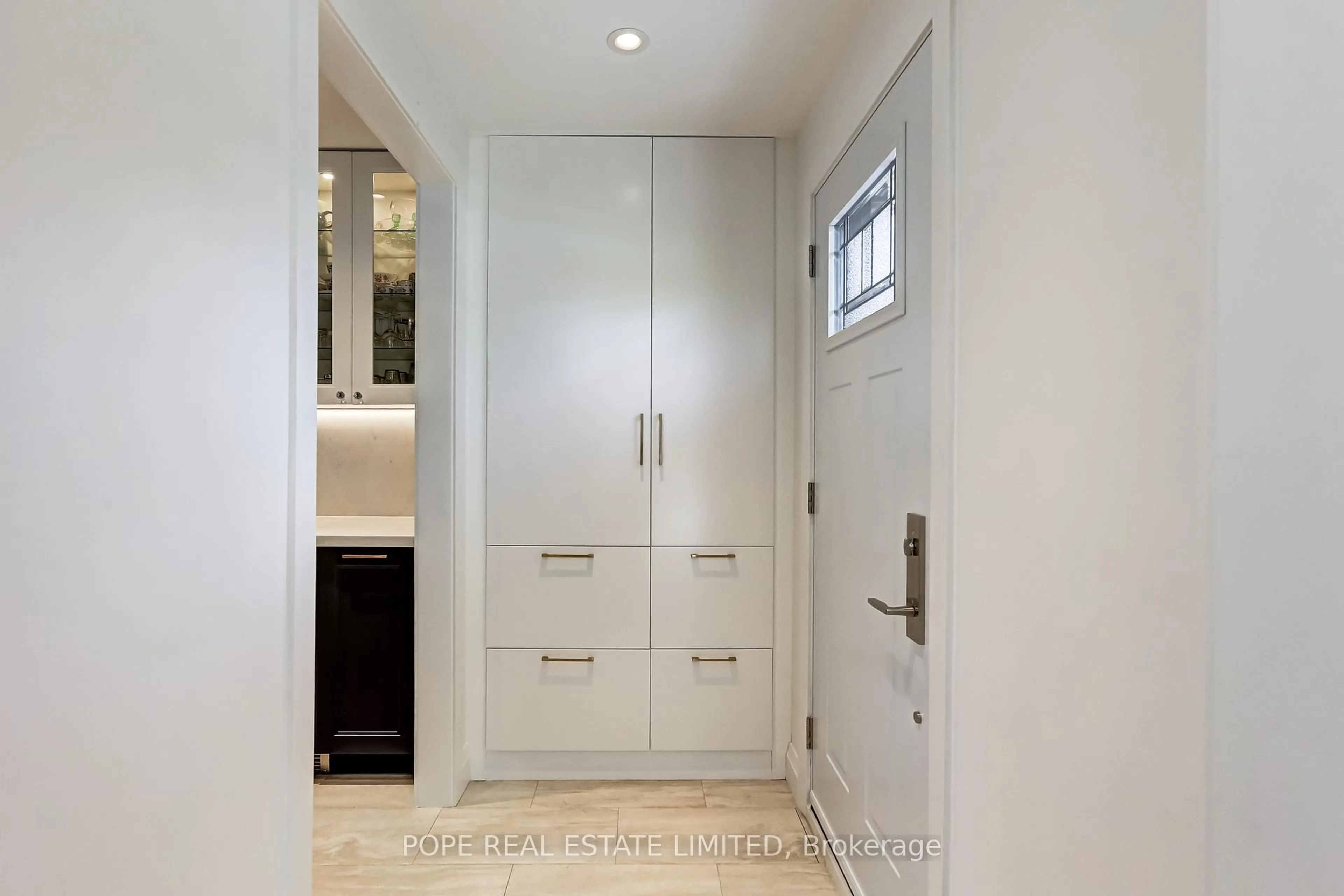 Indoor entryway for 35 Tofield Cres, Toronto Ontario M9W 2B8