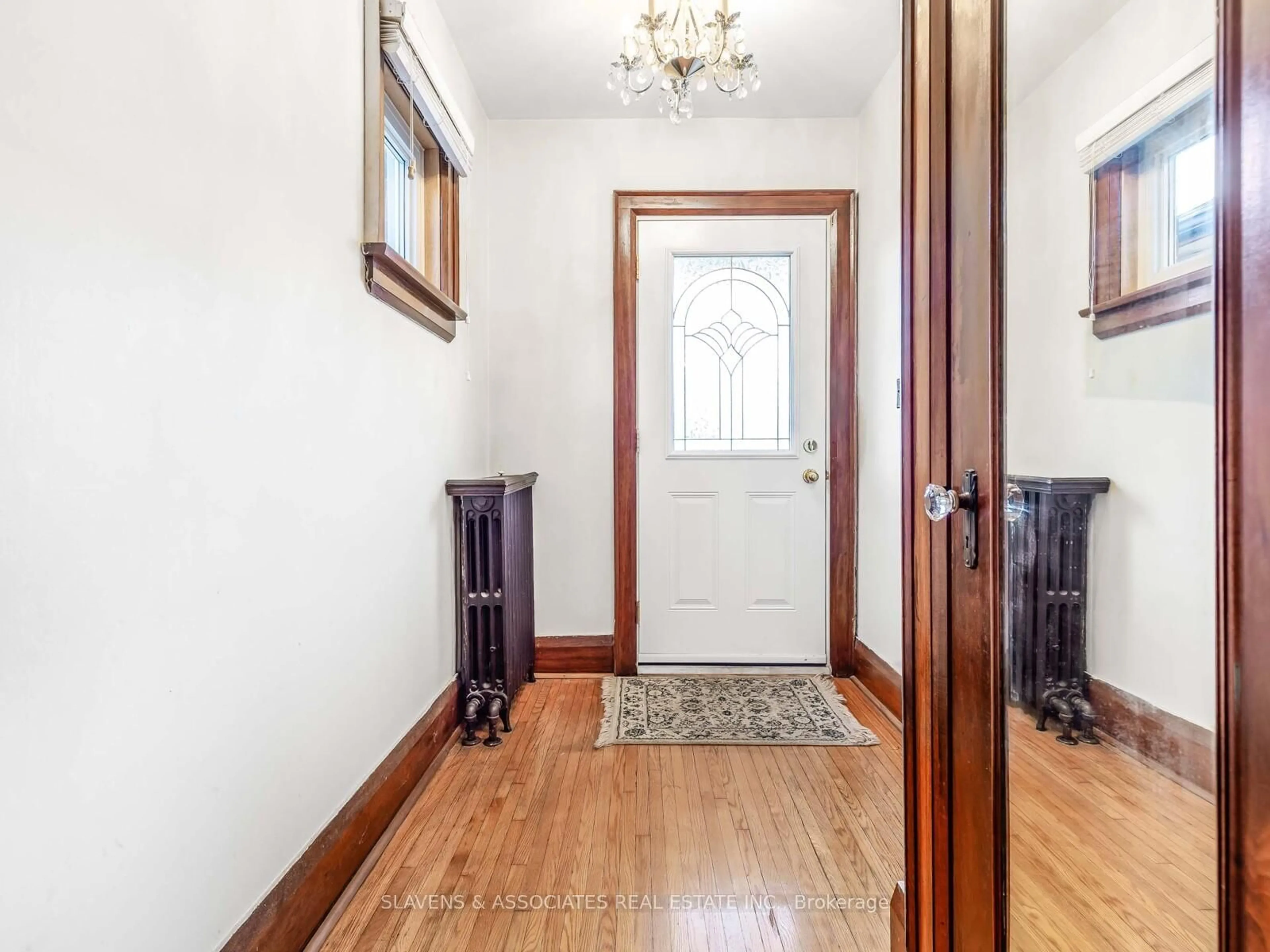 Indoor entryway for 67 Belgravia Ave, Toronto Ontario M6E 2M4