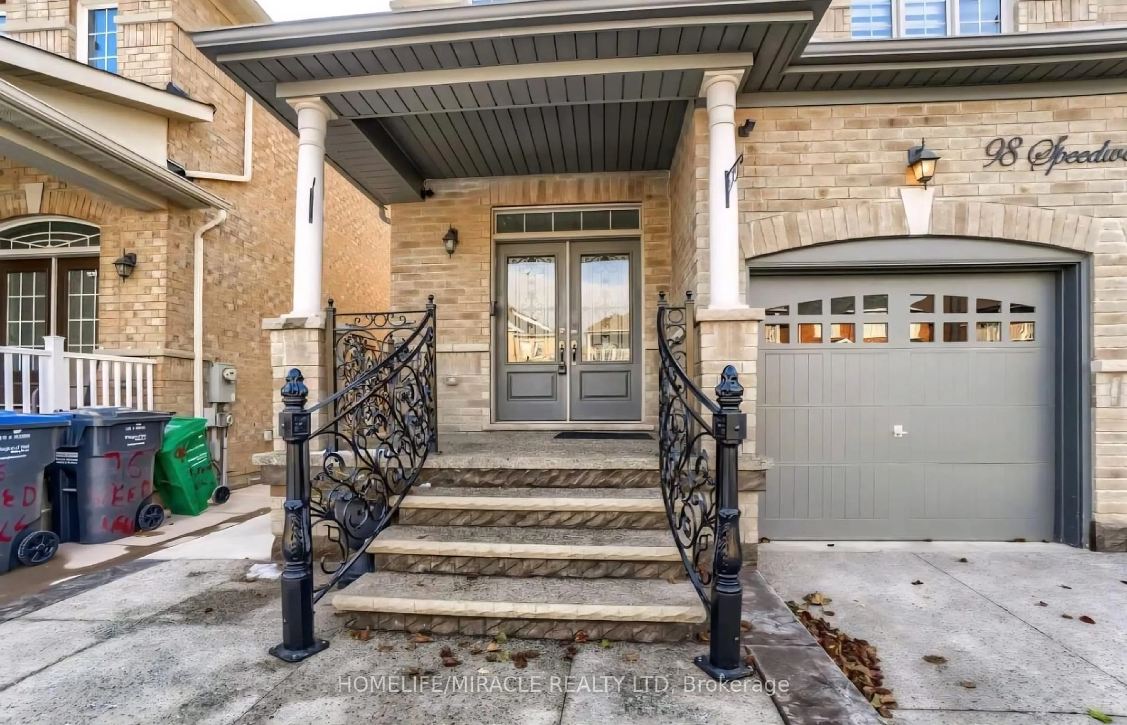 Indoor entryway for 98 Speedwell St, Brampton Ontario L6X 5H1