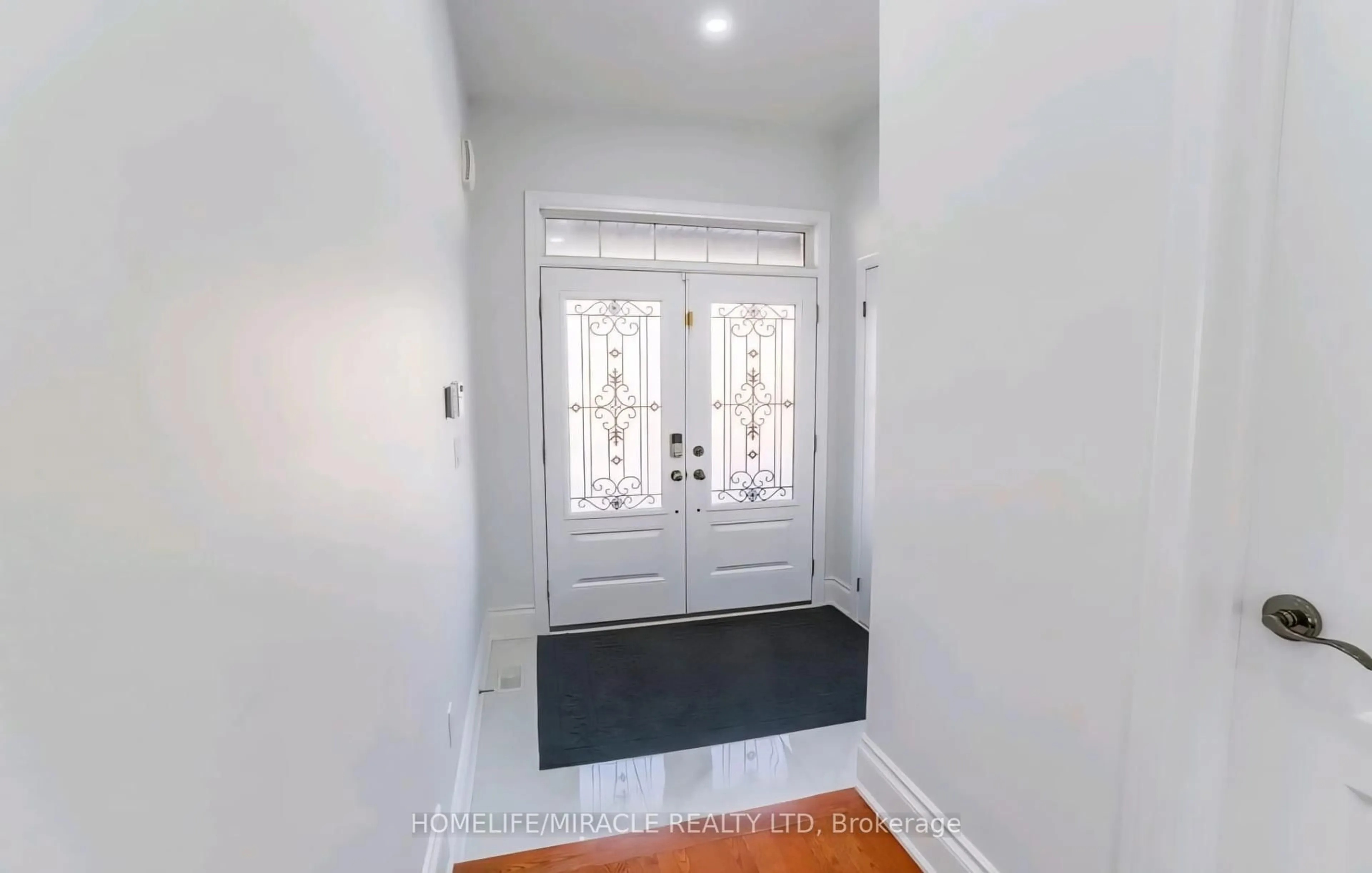 Indoor entryway for 98 Speedwell St, Brampton Ontario L6X 5H1