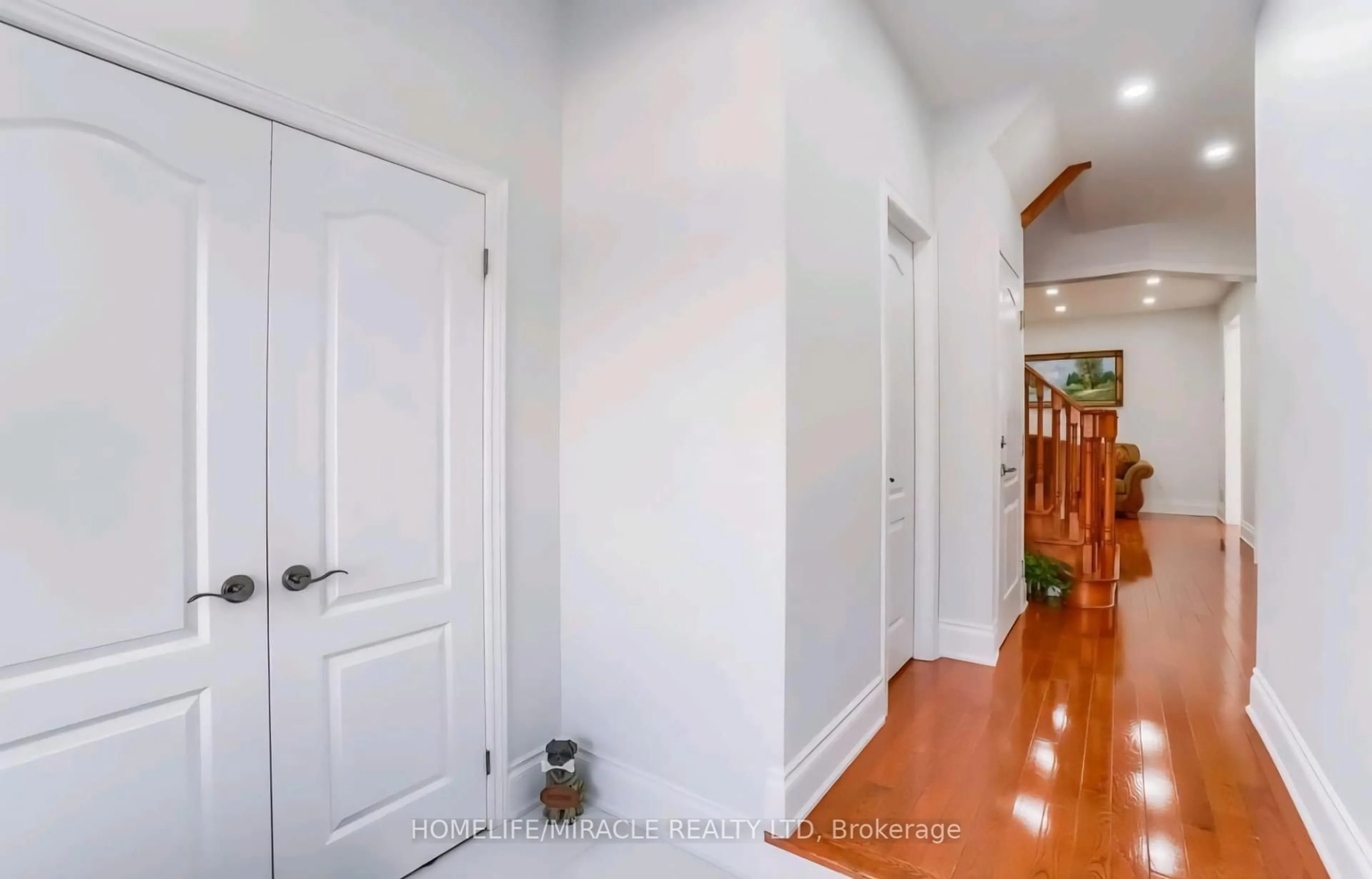 Indoor entryway for 98 Speedwell St, Brampton Ontario L6X 5H1