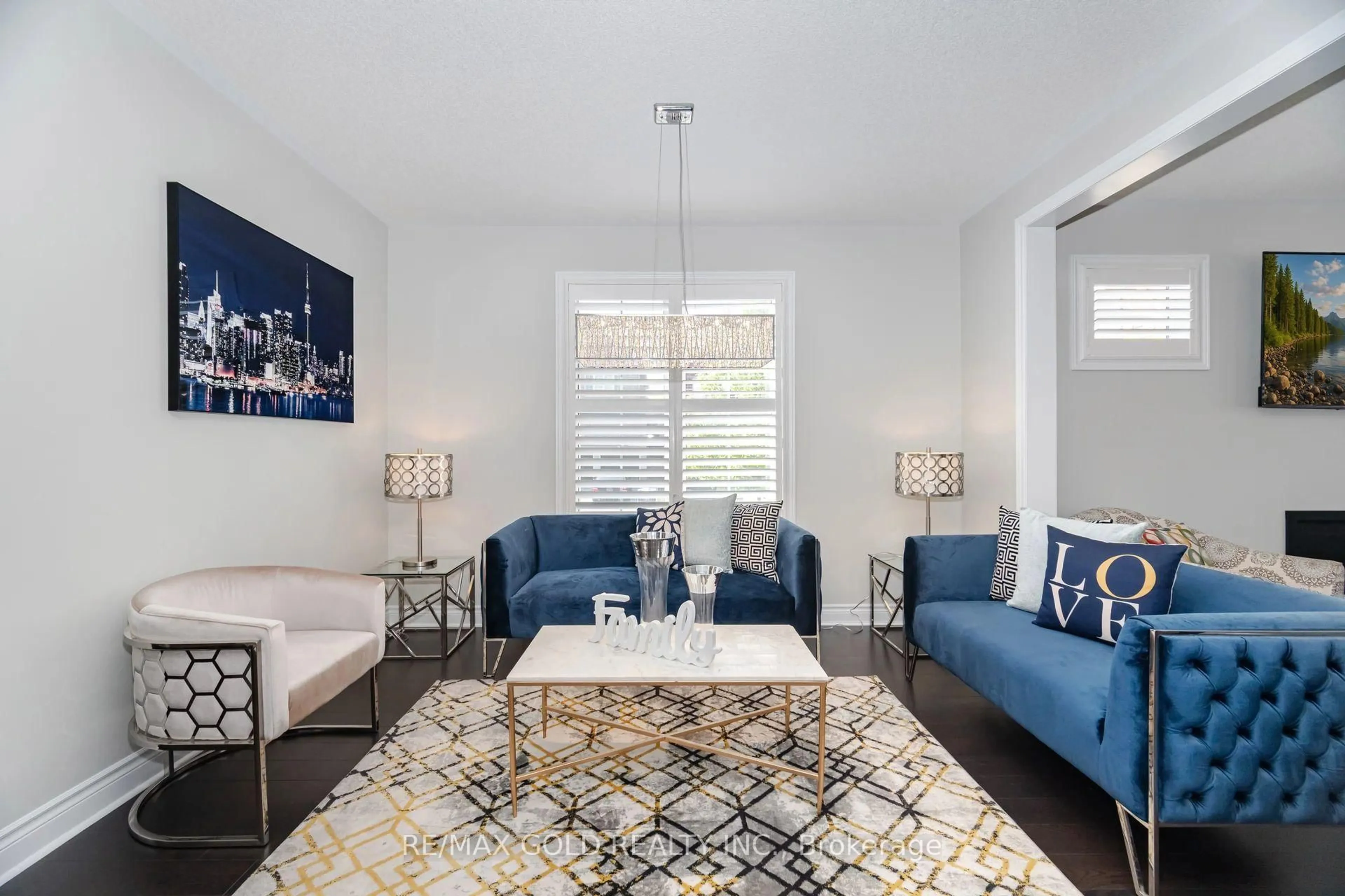 Living room with furniture, unknown for 15 Henry Wilson Dr, Caledon Ontario L7C 4E8