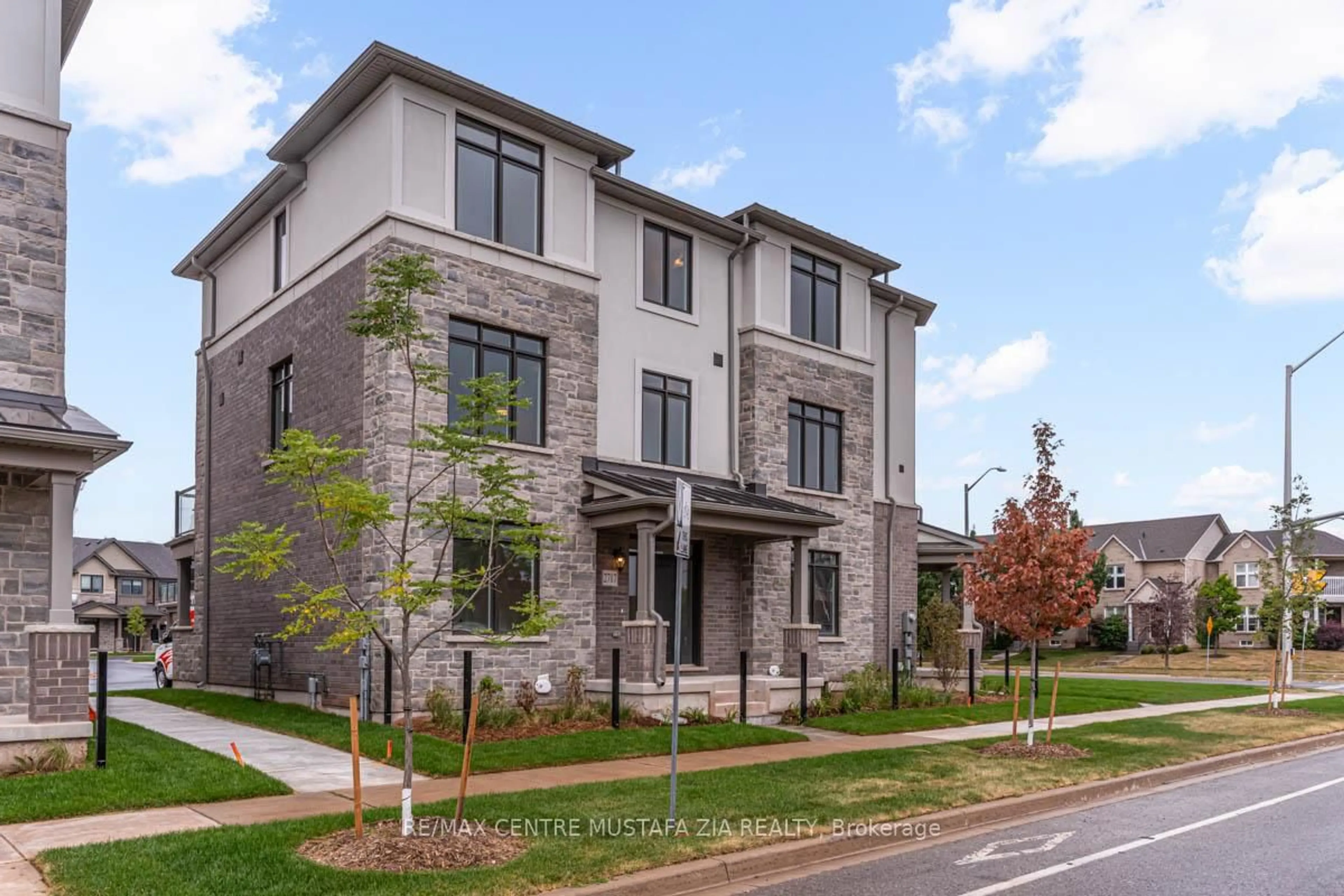 Home with brick exterior material, street for 2717 WestOak Trails Blvd, Oakville Ontario L6M 4T7