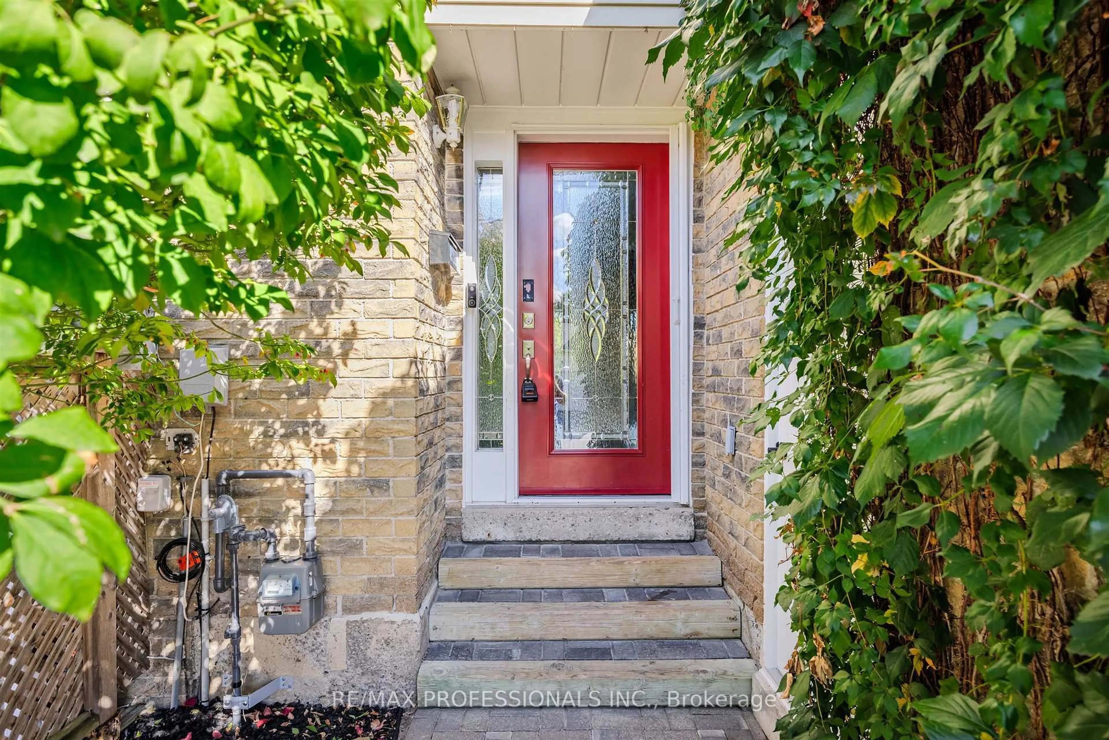 Indoor entryway for 1063 Raintree Lane, Mississauga Ontario L5H 4A1