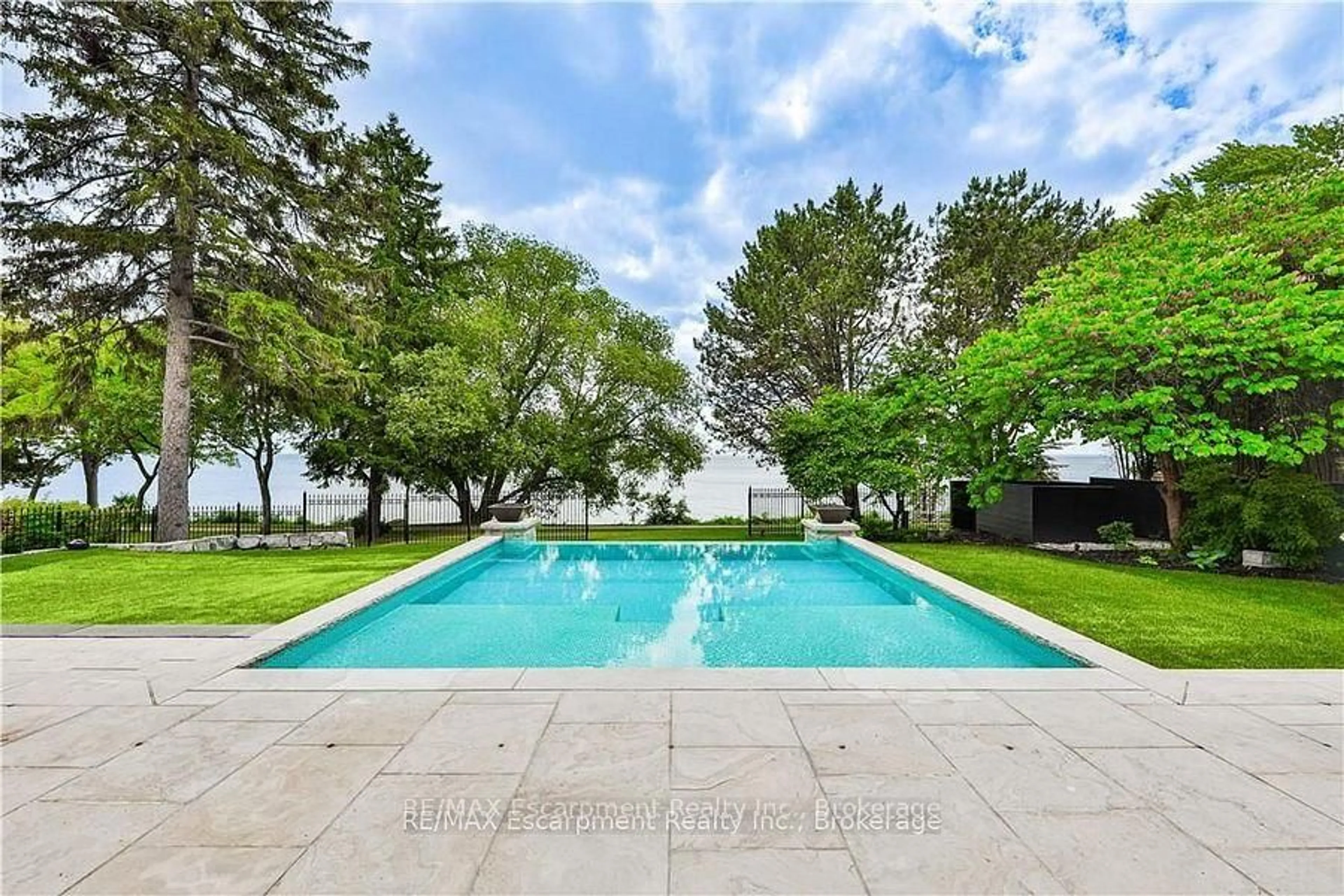 Pool for 2250 Chancery Lane, Oakville Ontario L6J 6A3