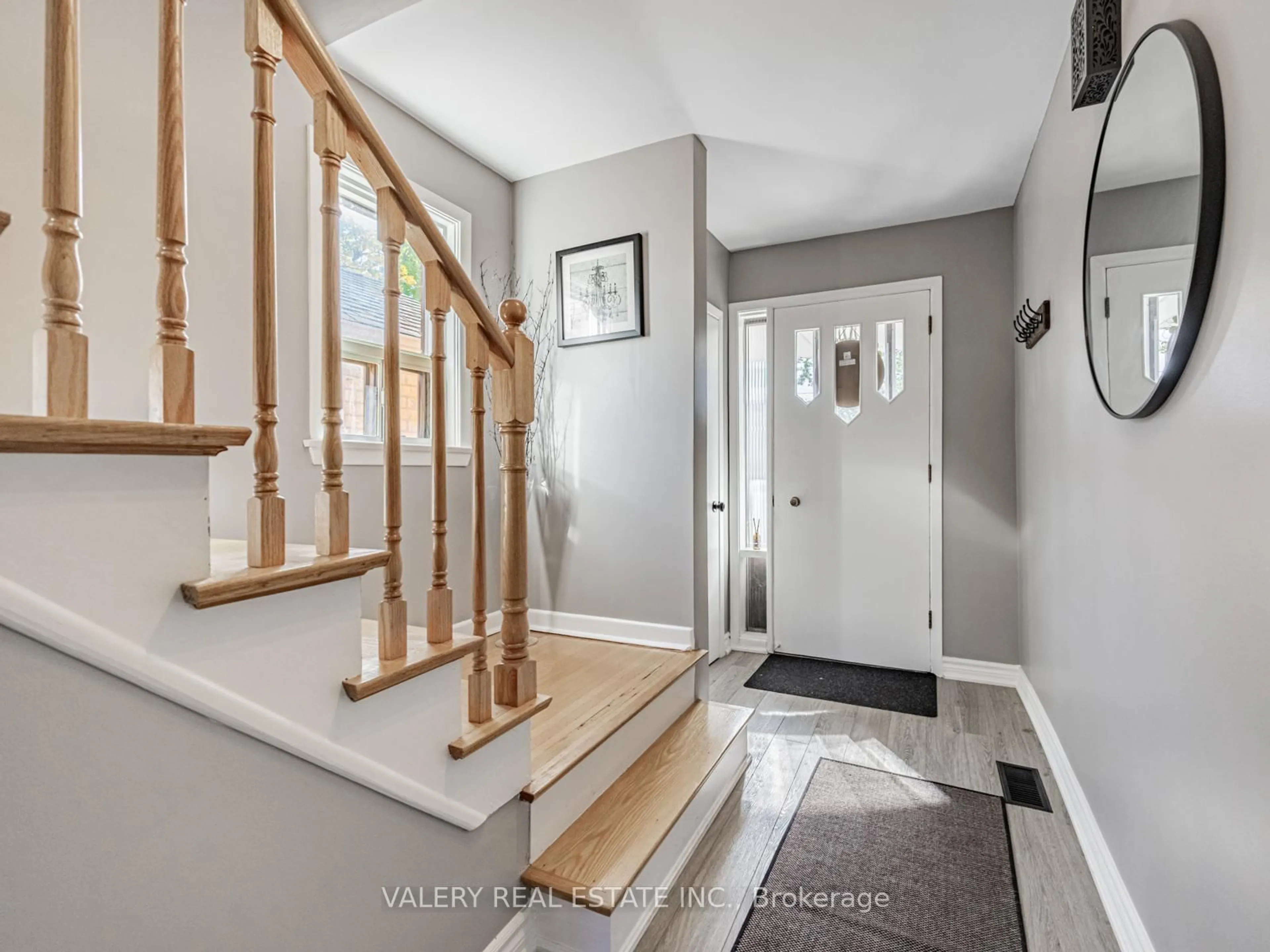 Indoor entryway for 204 Schell Ave, Toronto Ontario M6E 2T2