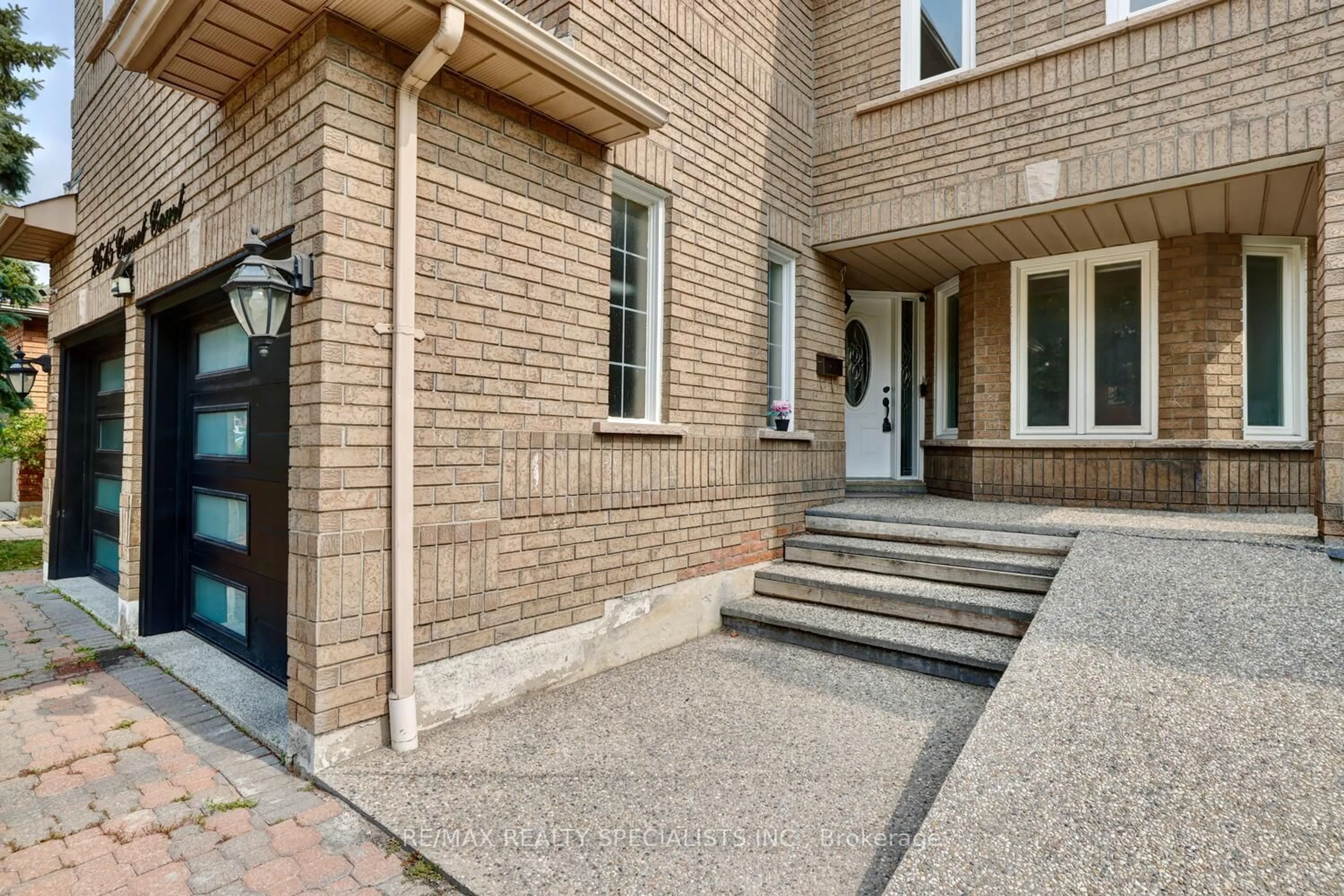 Home with brick exterior material, street for 2615 Comet Crt, Mississauga Ontario L5K 2S1