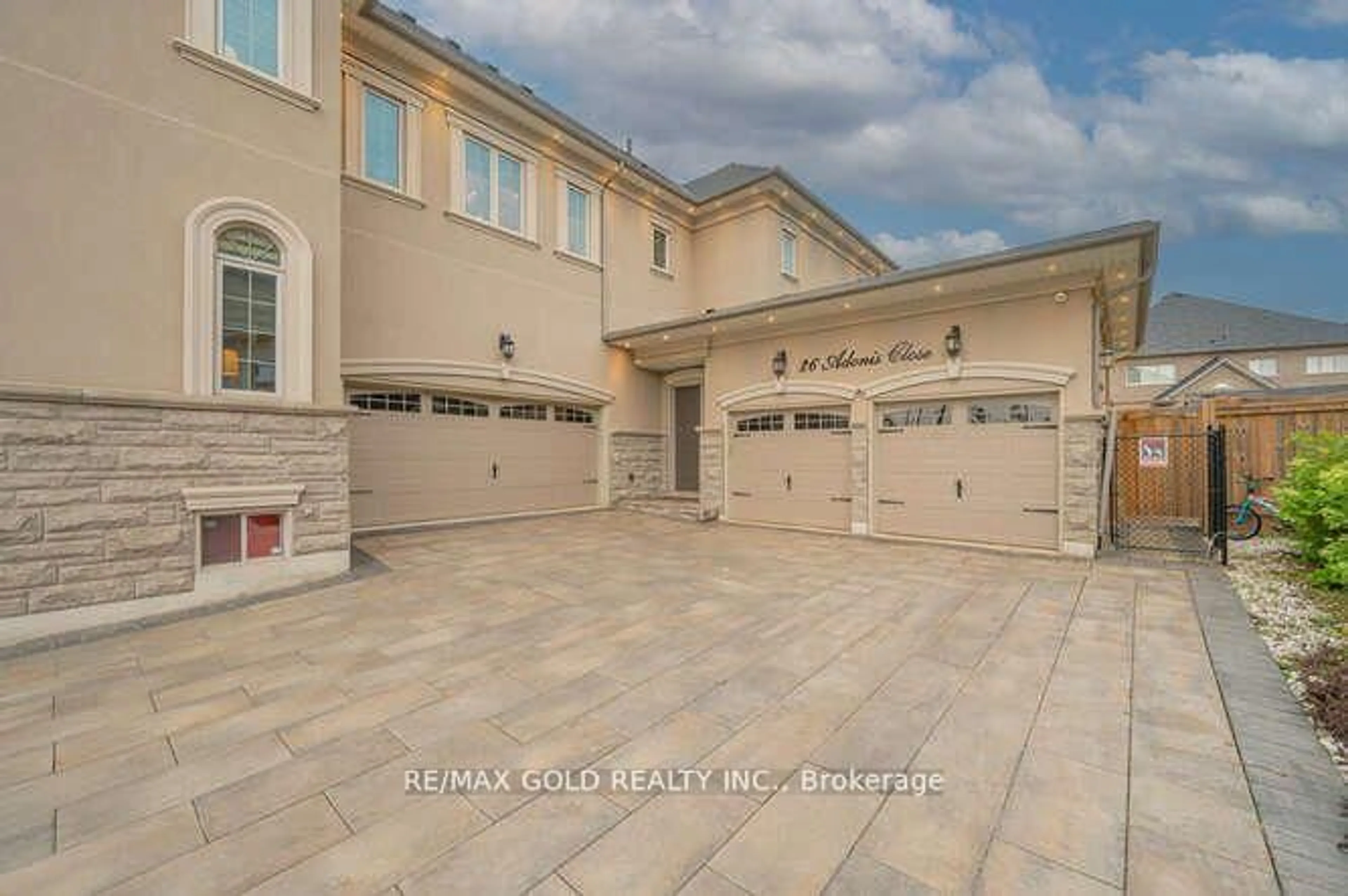 Unknown for 26 Adonis Clse, Brampton Ontario L6P 4K4