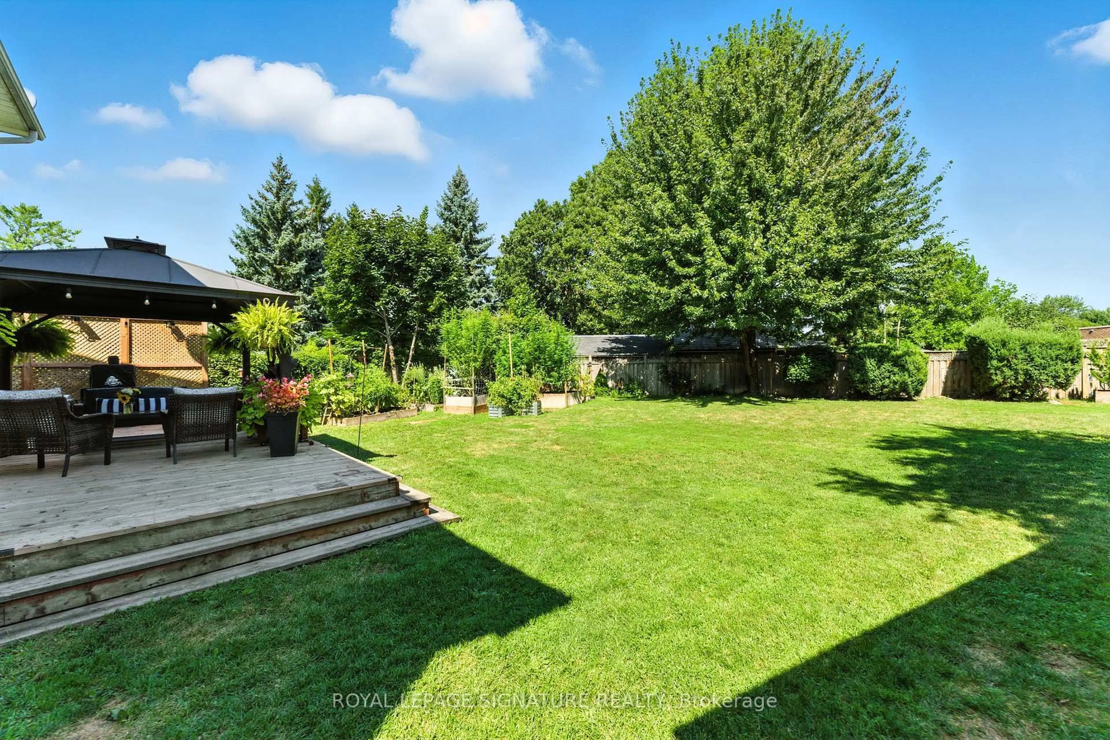 A pic from outside/outdoor area/front of a property/back of a property/a pic from drone, unknown for 778 Byng Crt, Milton Ontario L9T 3M3