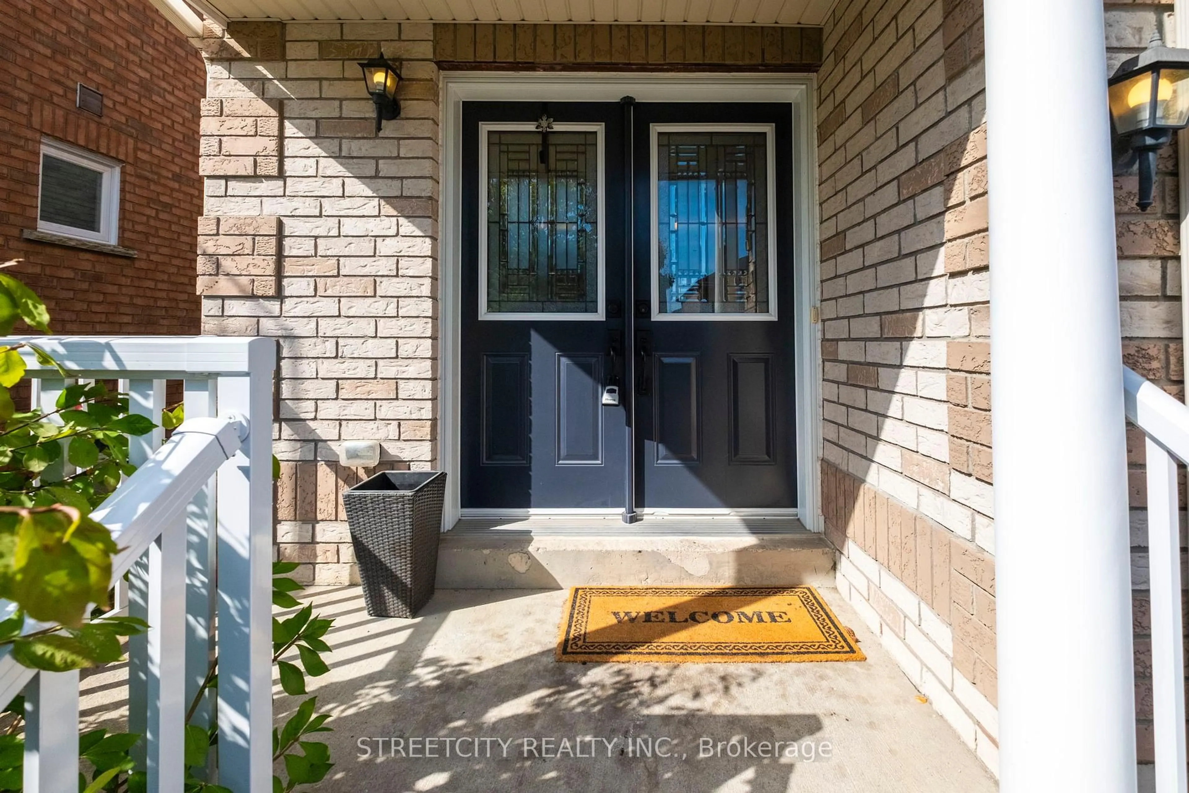 Indoor entryway for 3953 Freeman Terr, Mississauga Ontario L5M 6R2