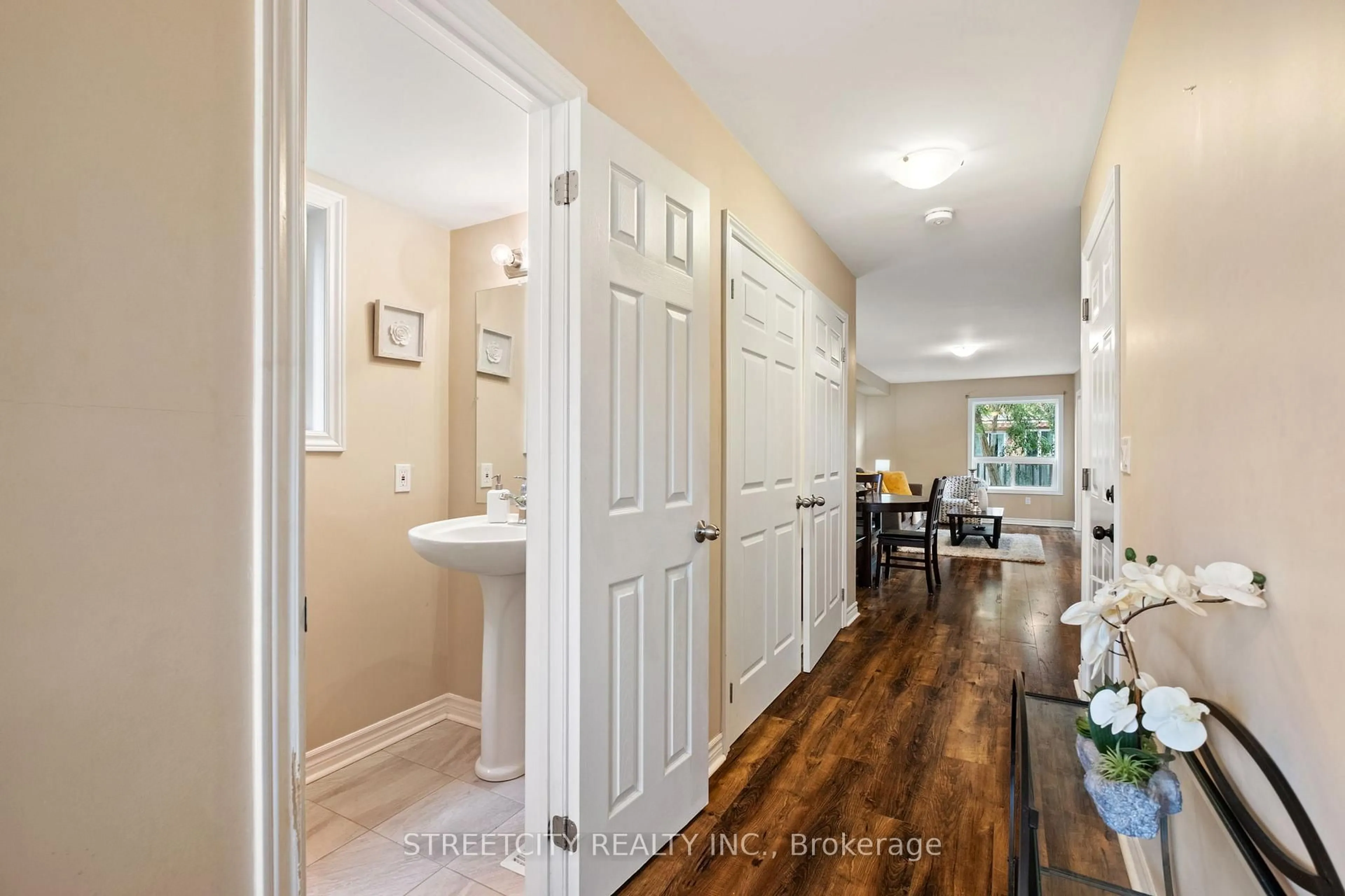 Indoor entryway for 3953 Freeman Terr, Mississauga Ontario L5M 6R2