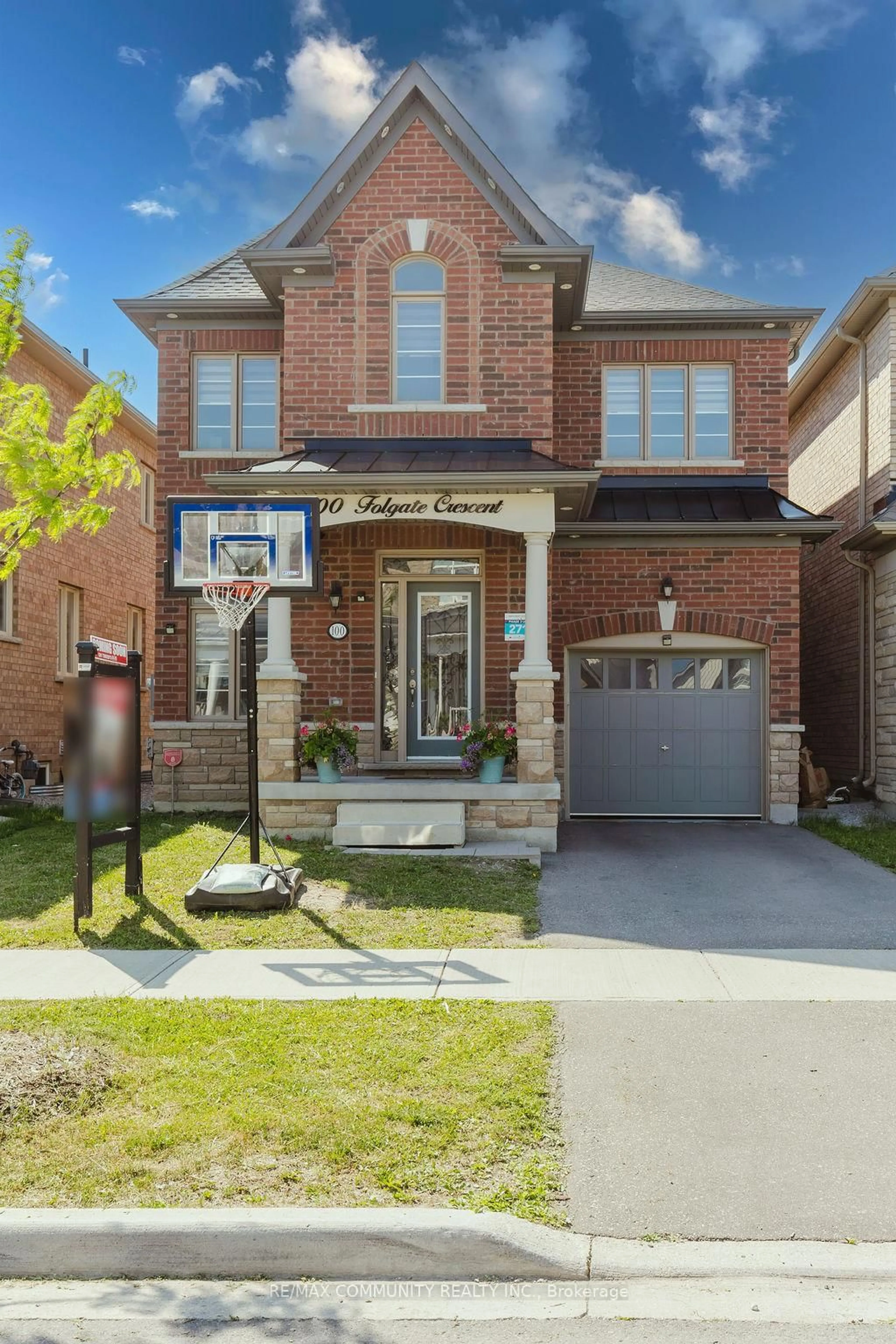 Home with brick exterior material, street for 100 Folgate Cres, Brampton Ontario L6R 4A7