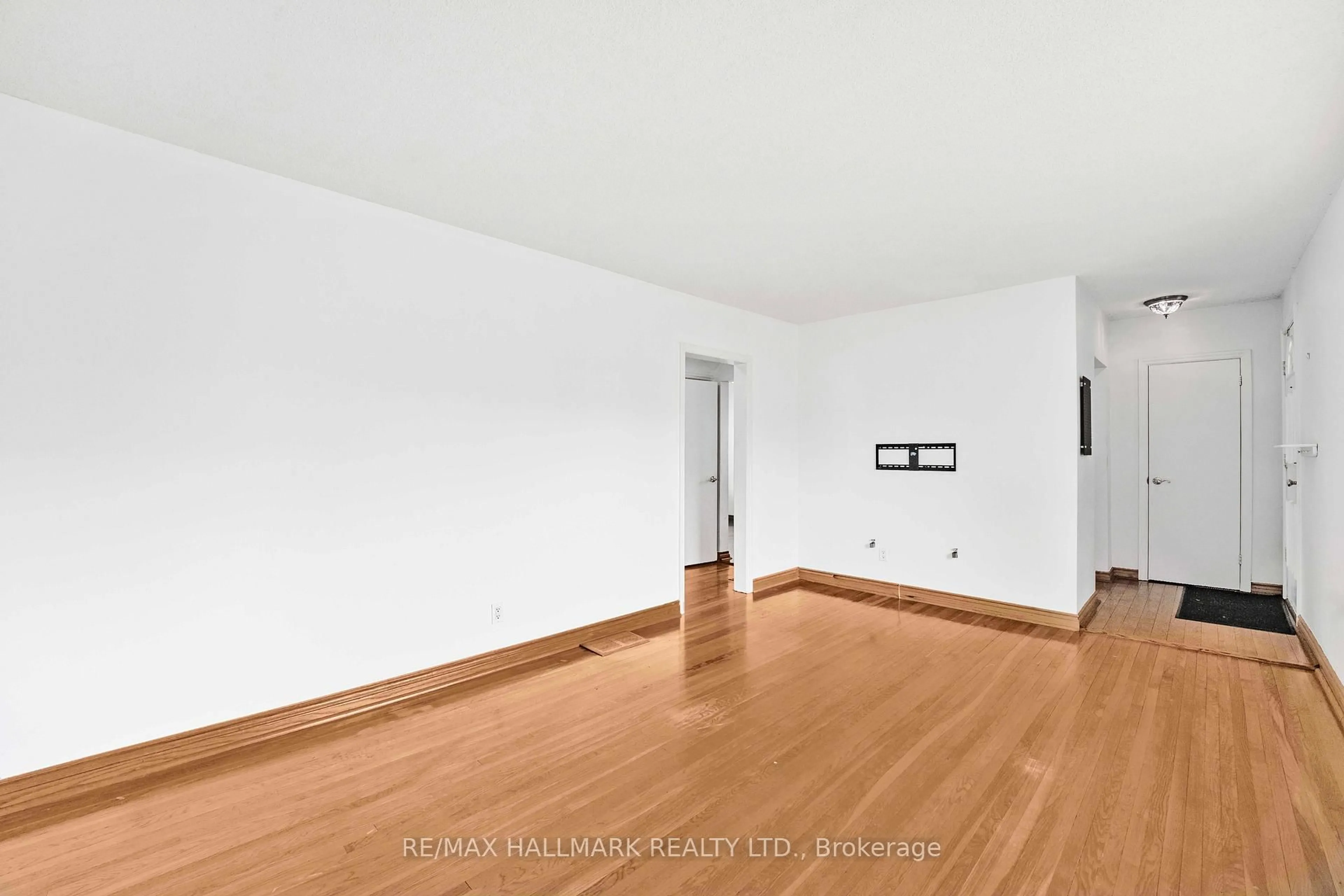 A pic of a room for 17 Tofield Cres, Toronto Ontario M9W 2B8