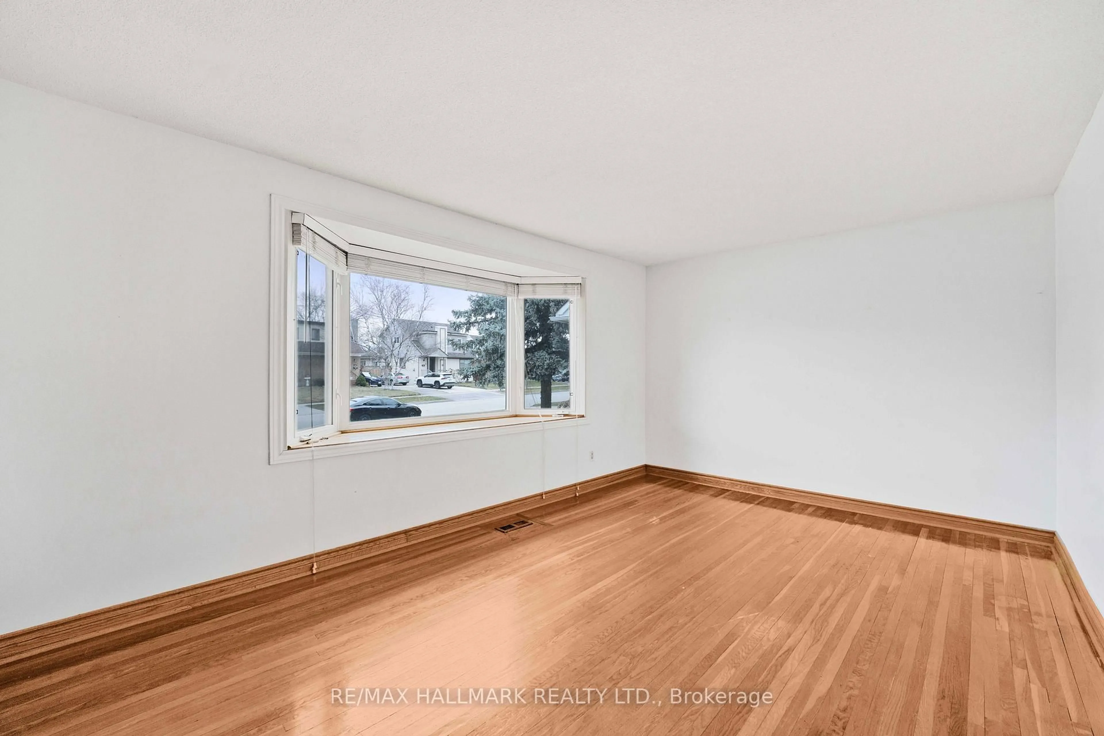 A pic of a room for 17 Tofield Cres, Toronto Ontario M9W 2B8