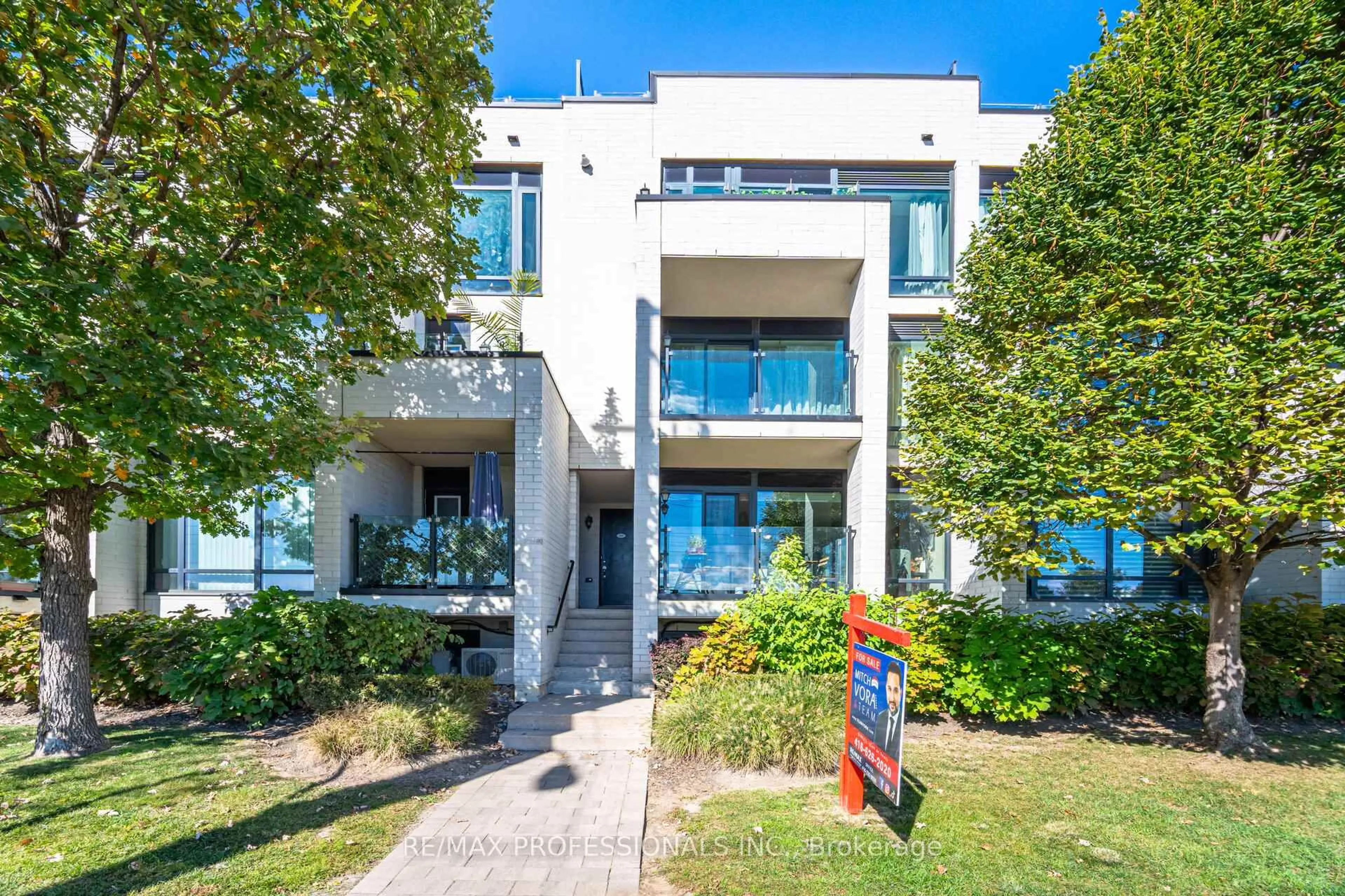 Home with brick exterior material, street for 140 Widdicombe Hill Blvd #608, Toronto Ontario M9R 0A9