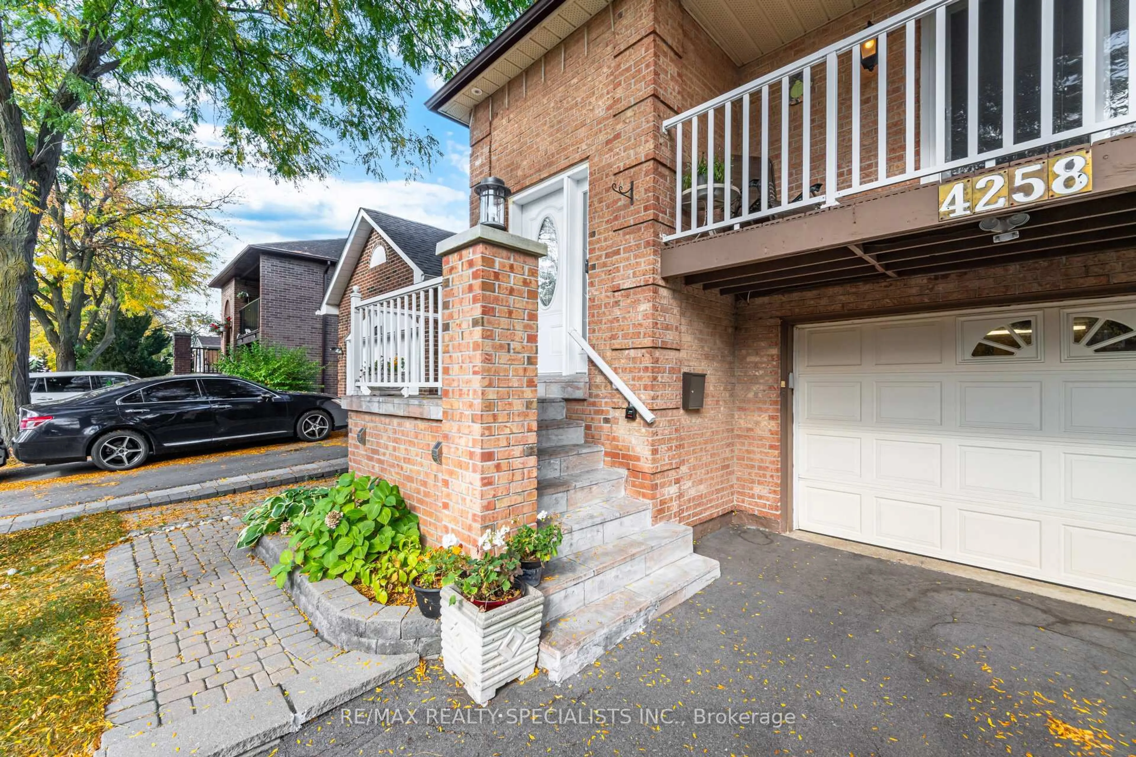 Home with brick exterior material, street for 4258 Tea Garden Circ, Mississauga Ontario L5B 2W8